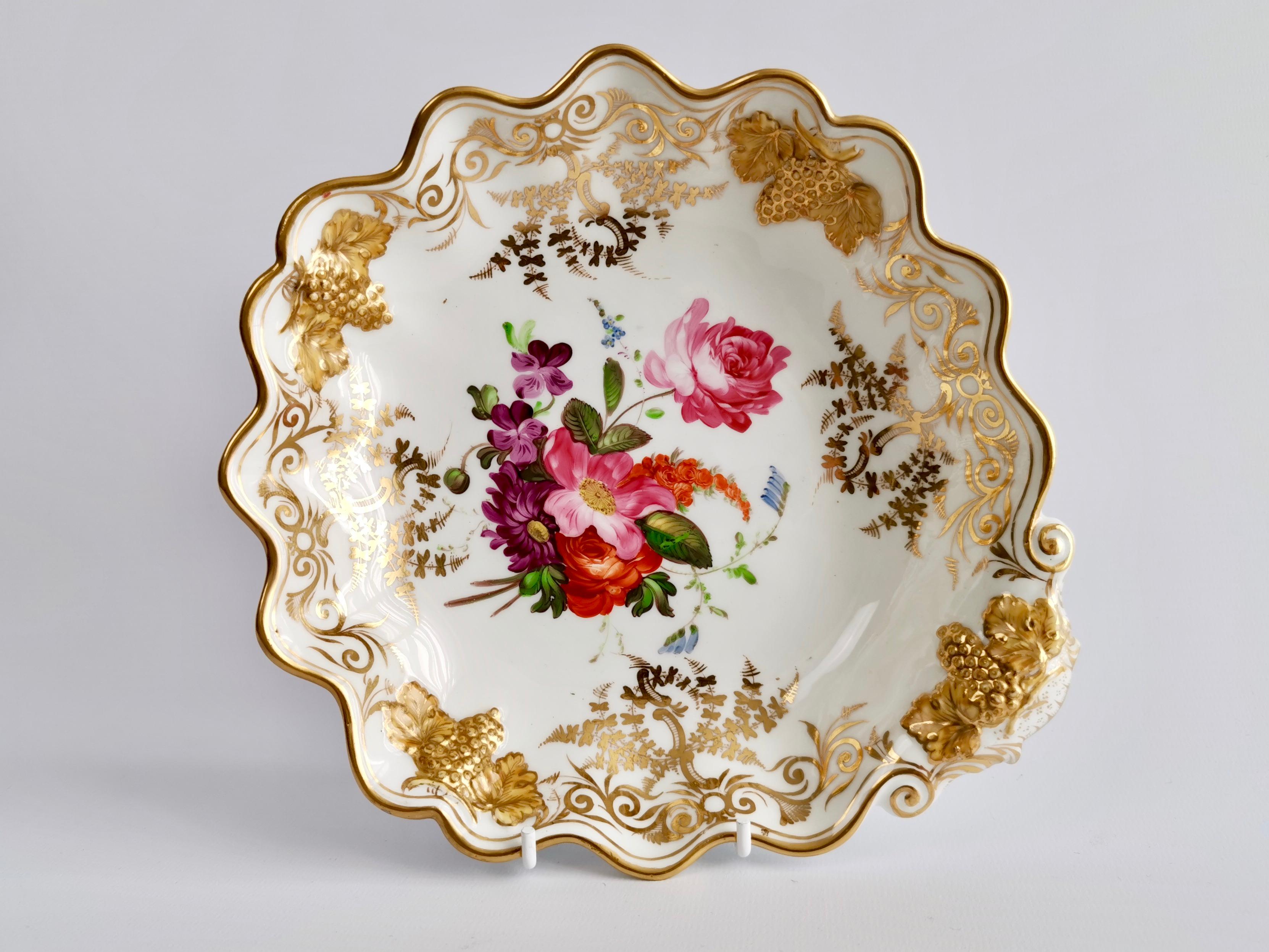 Hand-Painted Set of Coalport Dessert Dishes, Grape-moulded, Gilt and Flowers, circa 1820
