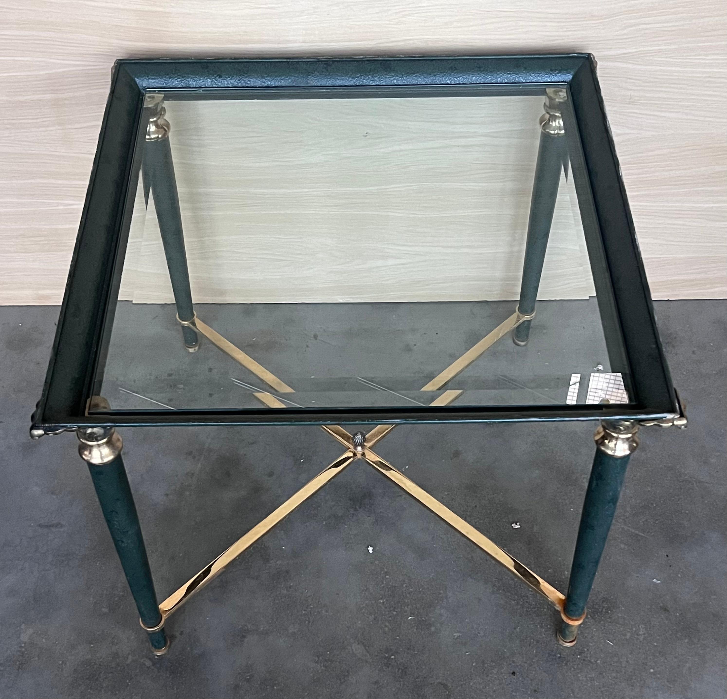 Fer Ensemble de tables basses en fer vert avec détails en bronze et laiton en vente