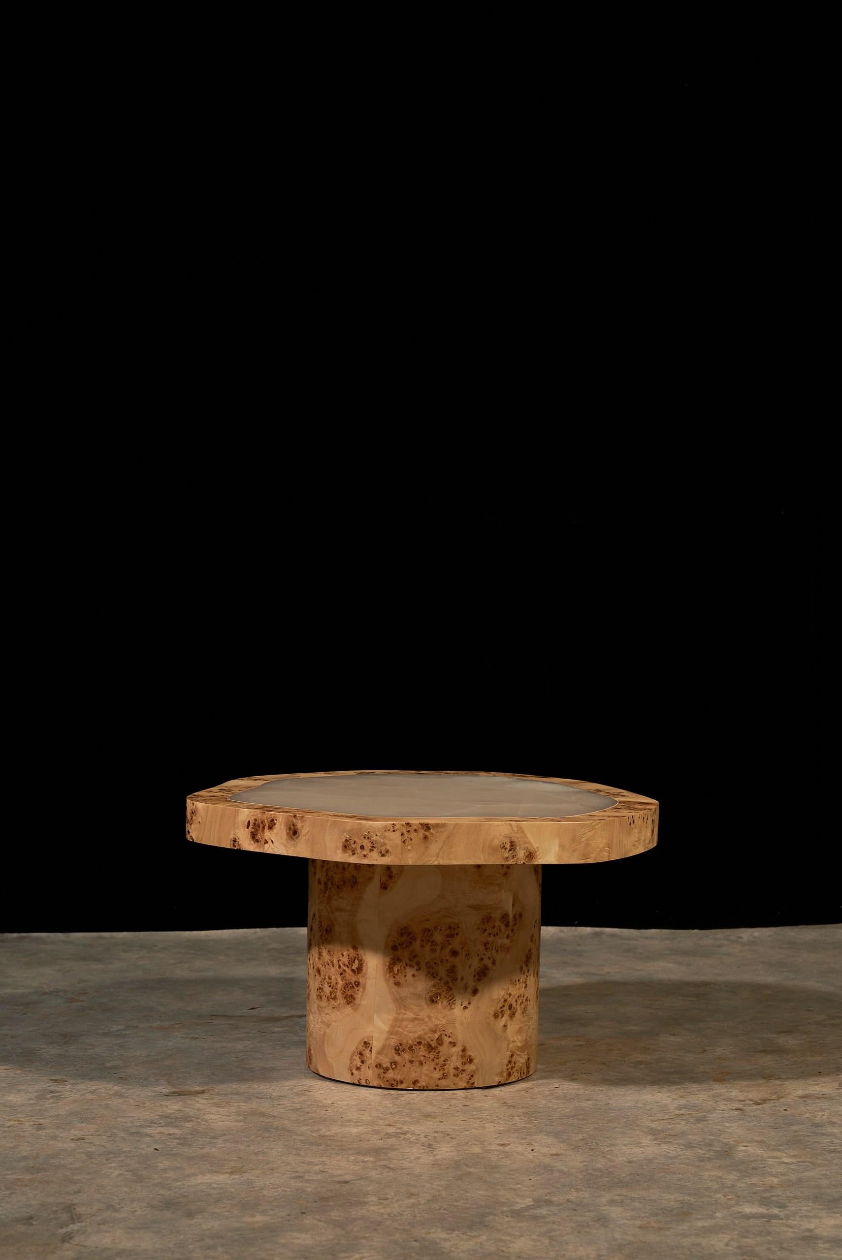Sculpté à la main Ensemble de tables basses en placage de ronce de peuplier et onyx poli en vente