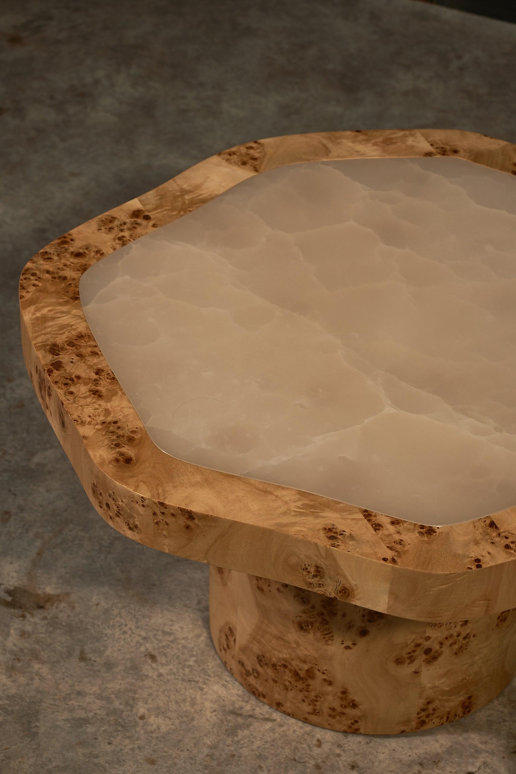 Ensemble de tables basses en placage de ronce de peuplier et onyx poli Neuf - En vente à Burlăceni, Cahul District