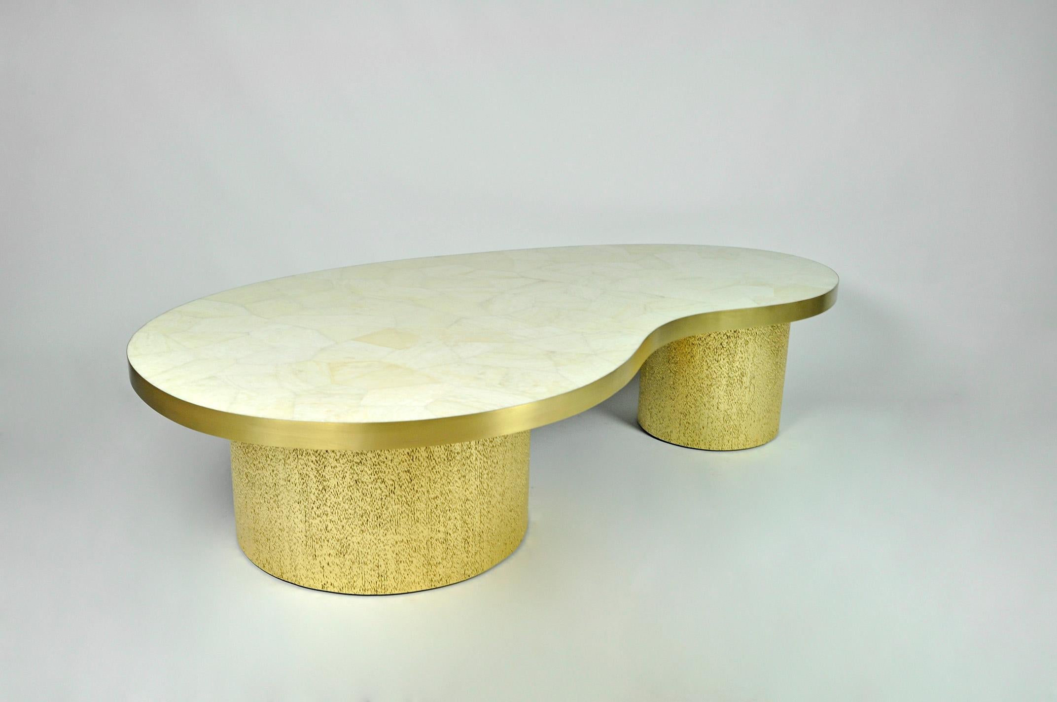 Organique Ensemble de tables basses en marqueterie de cristal de roche et de fibres d'or par Ginger Brown en vente