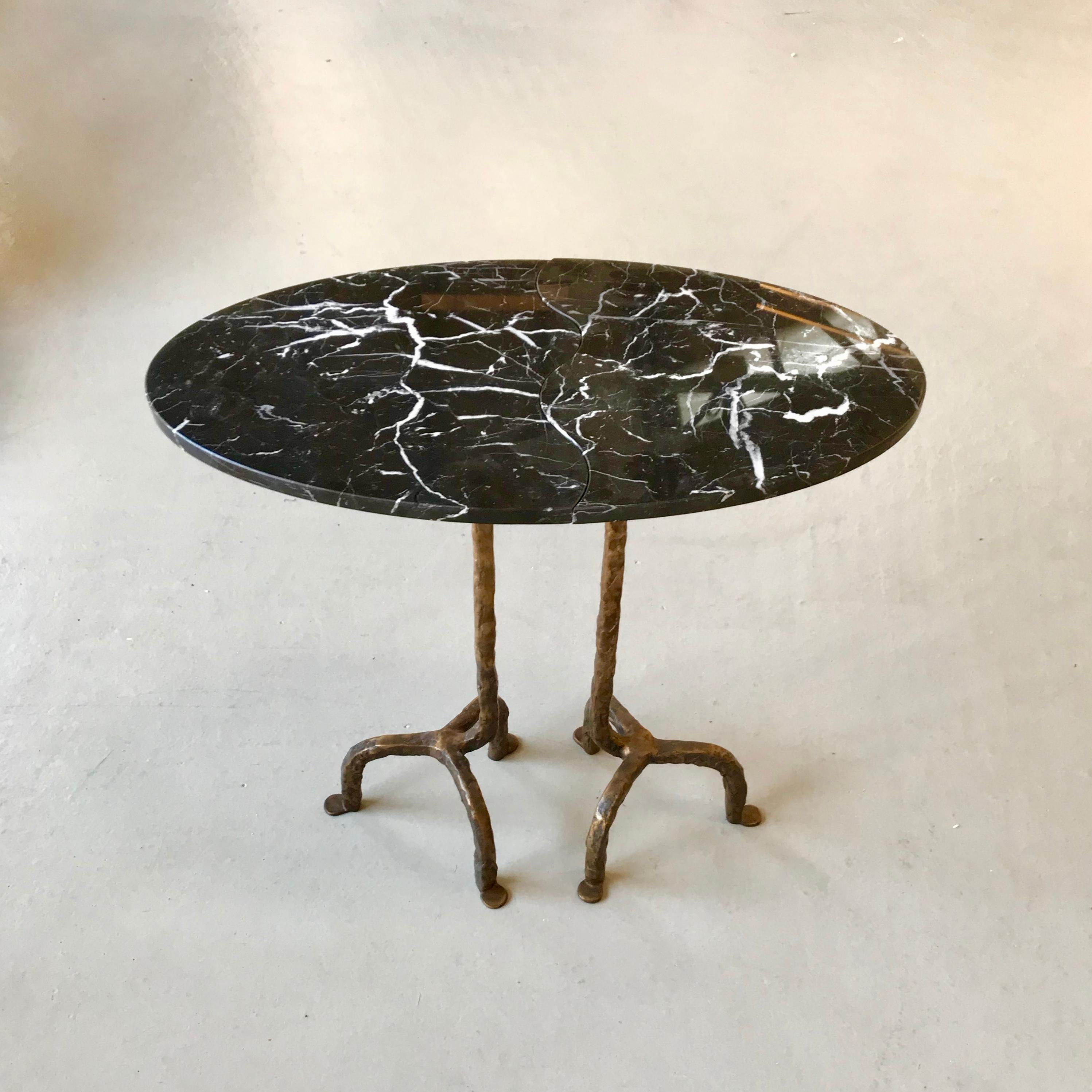 Set of 2 coffee tables SWAN with bases in hand-molded bronze cast and tops in polished black Marquinha marble.
