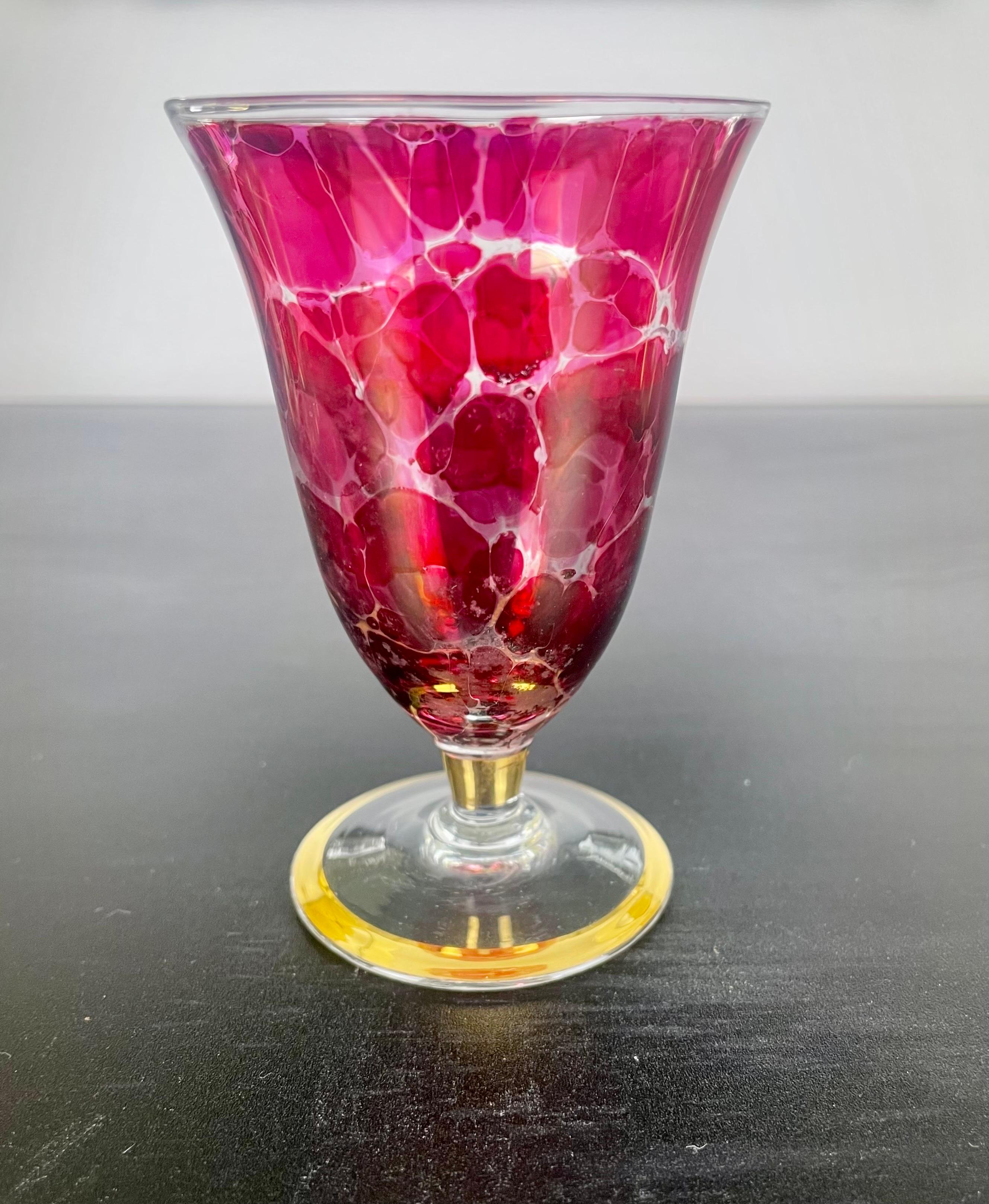 Ensemble de verres à pied colorés en verre soufflé moucheté - 1930's Art Deco - France en vente 2