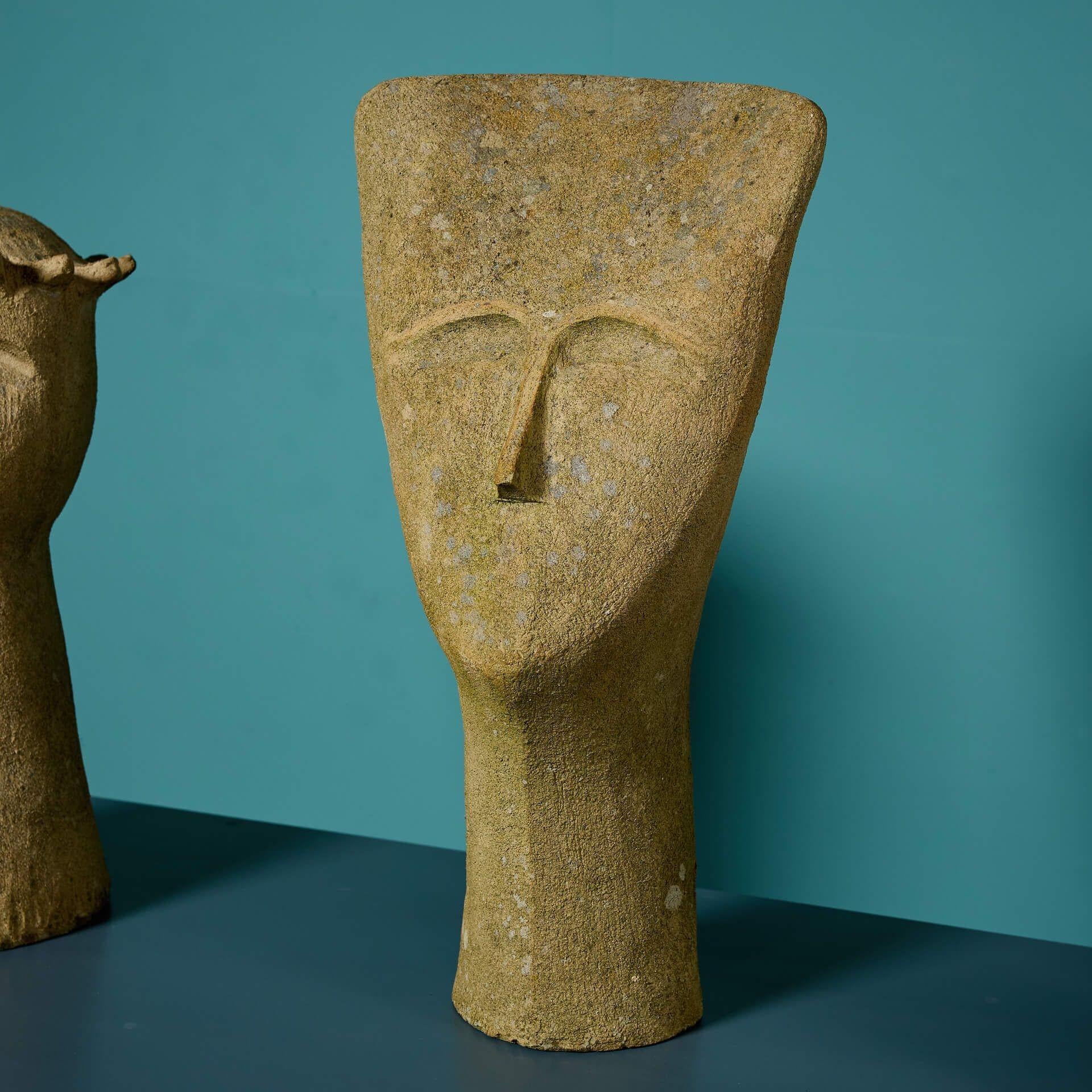 Conjunto de bustos abstractos contemporáneos de gres tallado Moderno de mediados de siglo en venta