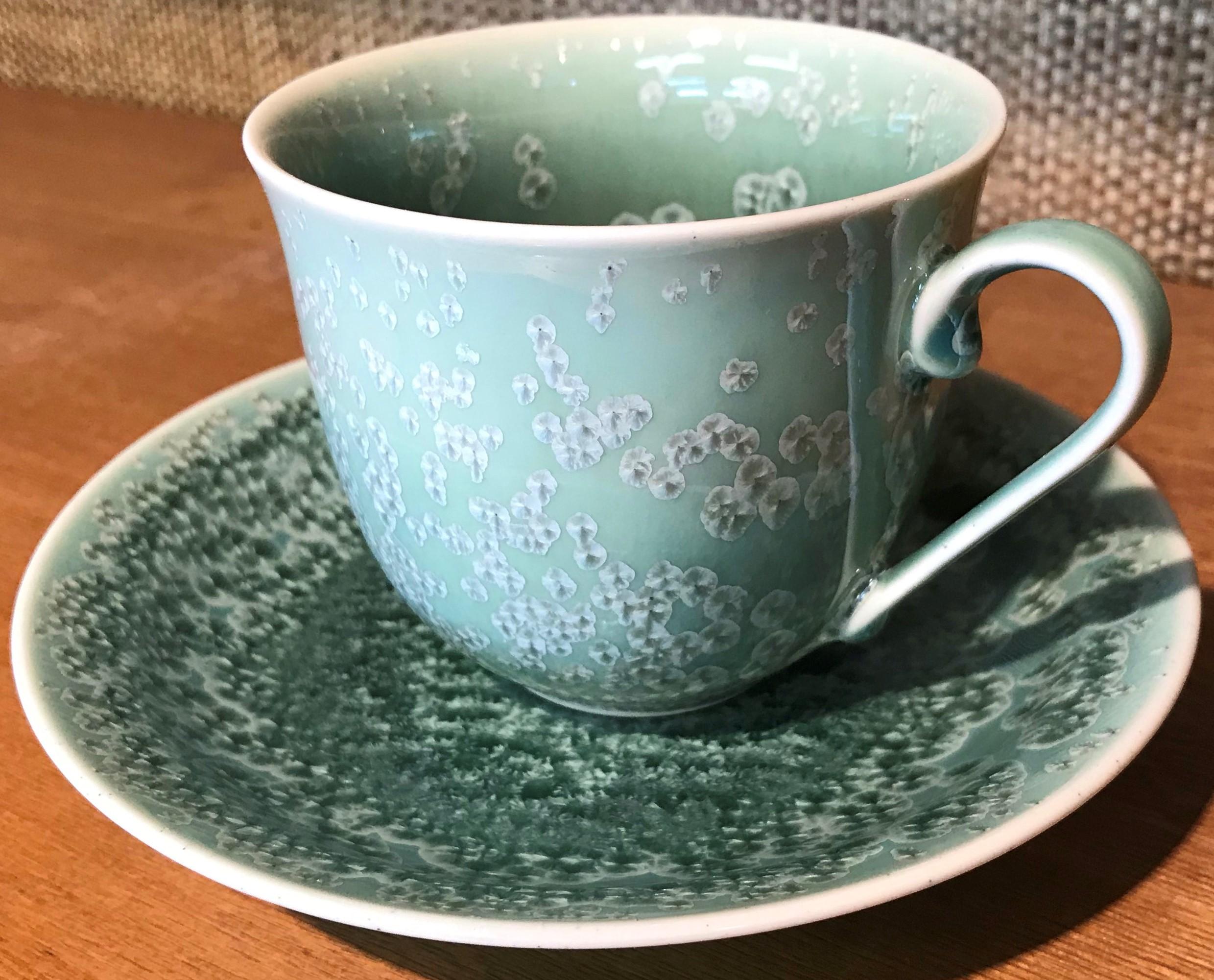 Set of Contemporary Japanese Glazed Porcelain Cups and Saucers by Master Artist In New Condition In Takarazuka, JP