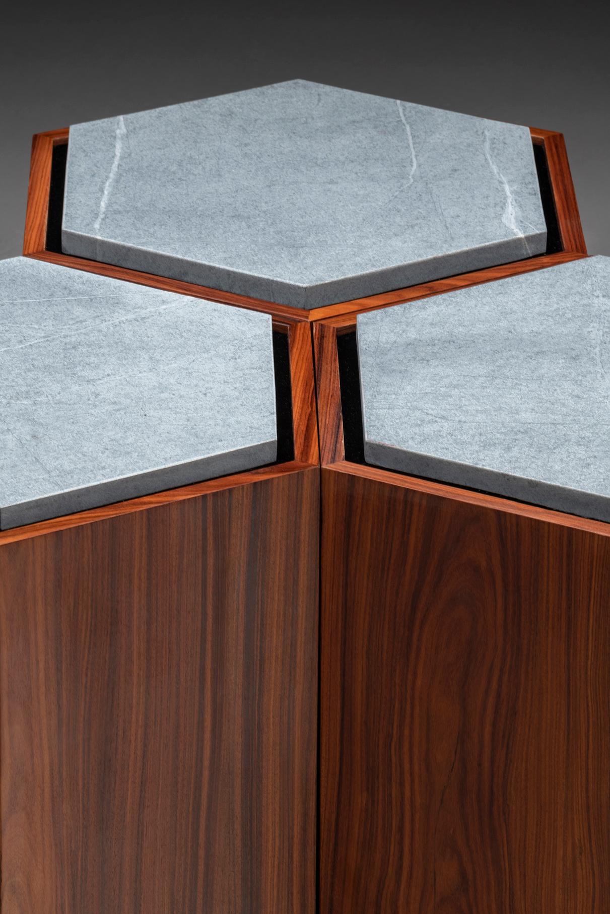 Ensemble de tables d'appoint ou de tabouret modulaires contemporains en bois et en pierre.  en vente 2