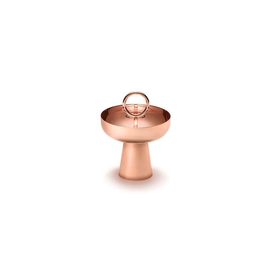 Stacks for St. James, la collezione si basa sulla tradizione dell'azienda di realizzare oggetti placcati in argento ed è formata da una serie di vassoi, candelabri, scatole e secchielli per servire snack e bevande o da utilizzare come centrotavola