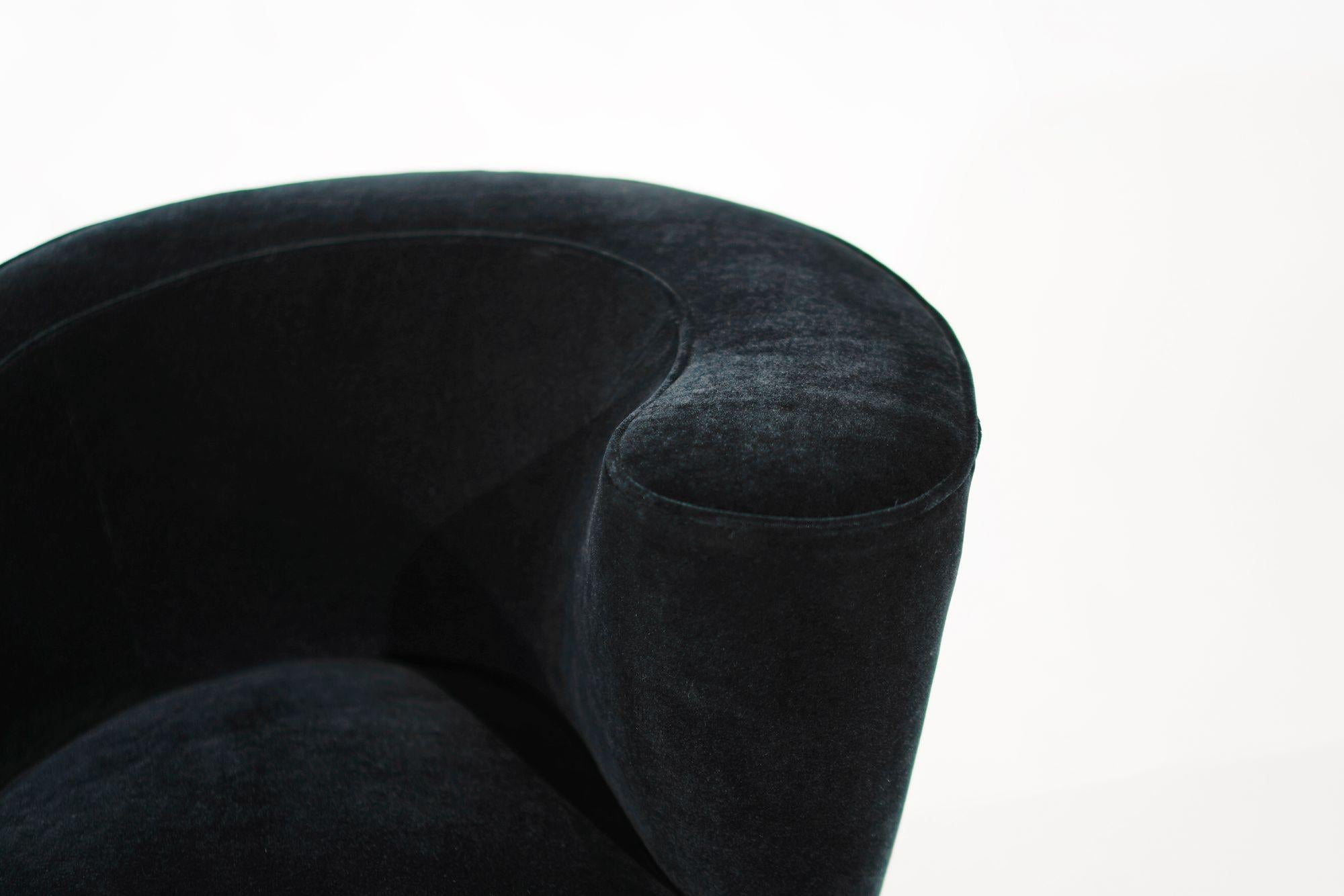 Ensemble de chaises longues pivotantes de Vladimir Kagan en mohair. C. 1970s en vente 3