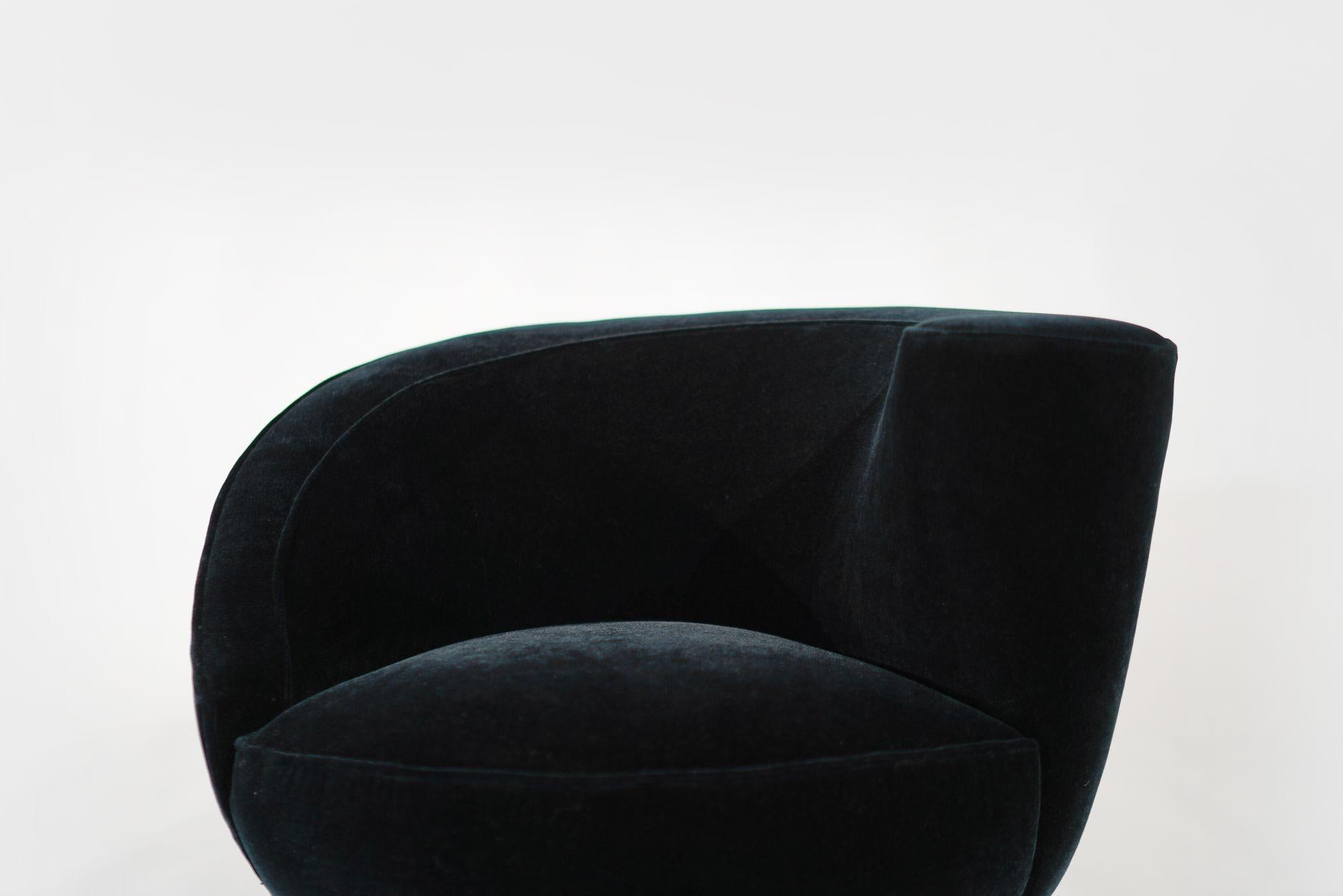 Mohair Ensemble de chaises longues pivotantes de Vladimir Kagan en mohair. C. 1970s en vente