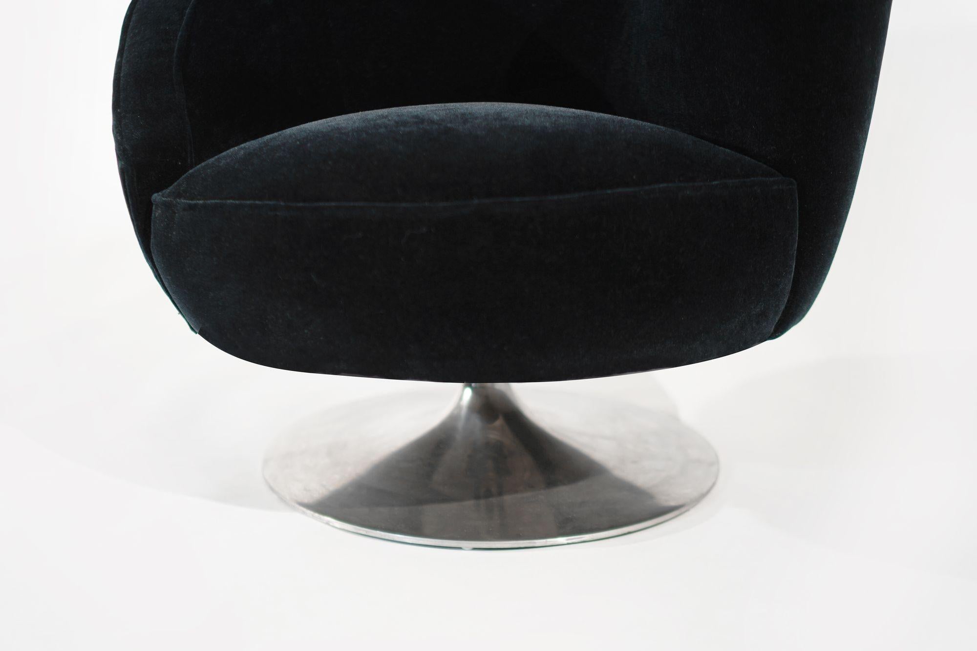 Ensemble de chaises longues pivotantes de Vladimir Kagan en mohair. C. 1970s en vente 1