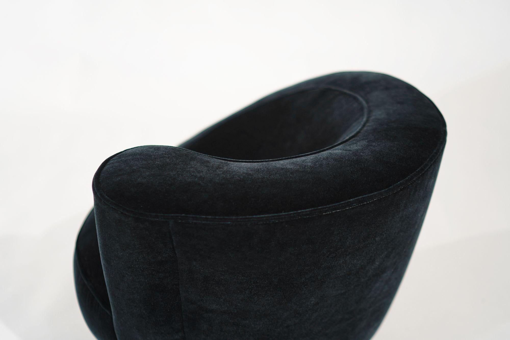 Ensemble de chaises longues pivotantes de Vladimir Kagan en mohair. C. 1970s en vente 2