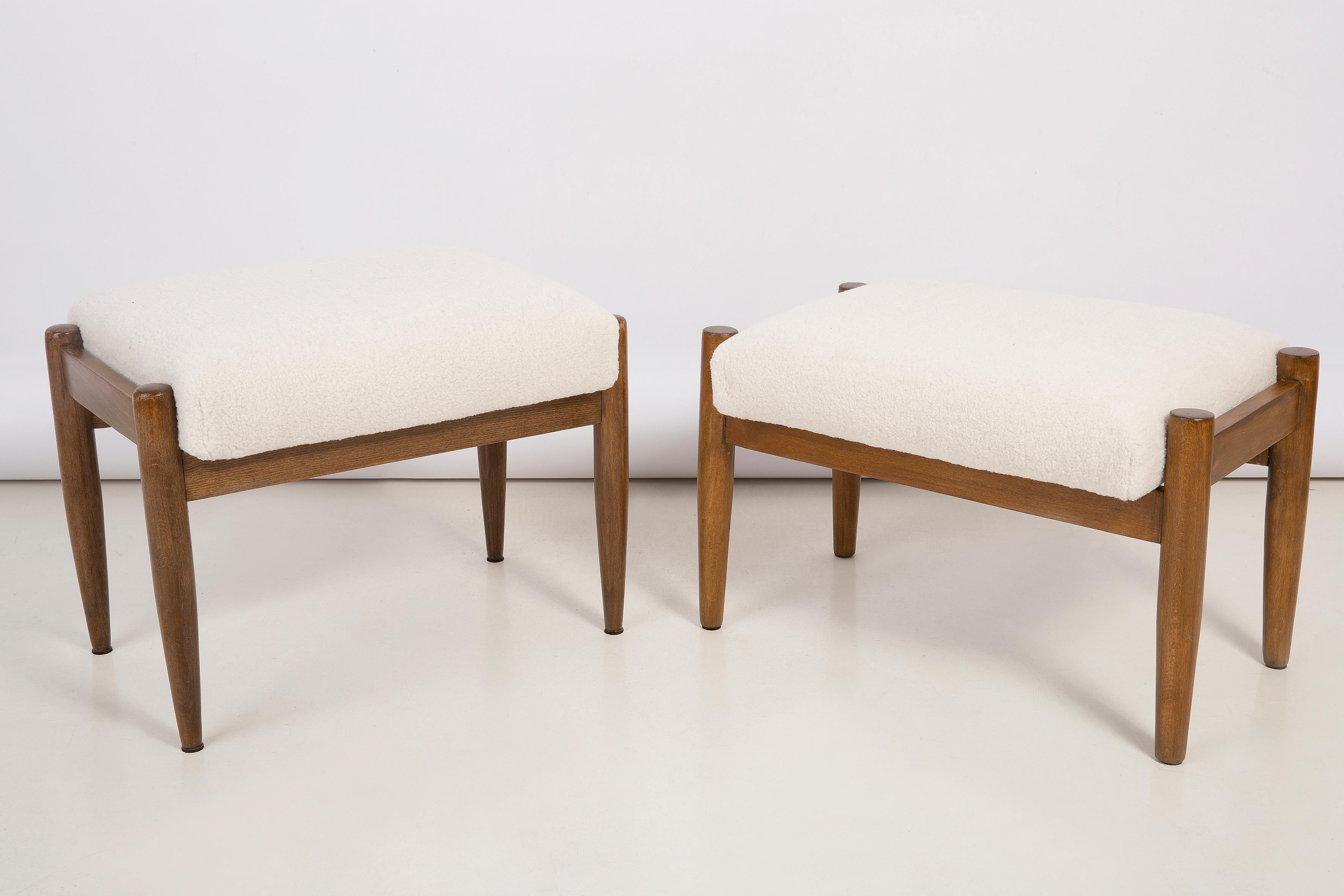 Set of Crème Boucle Armchairs and Stools, Gfm-64 High, Edmund Homa, 1960s For Sale 7