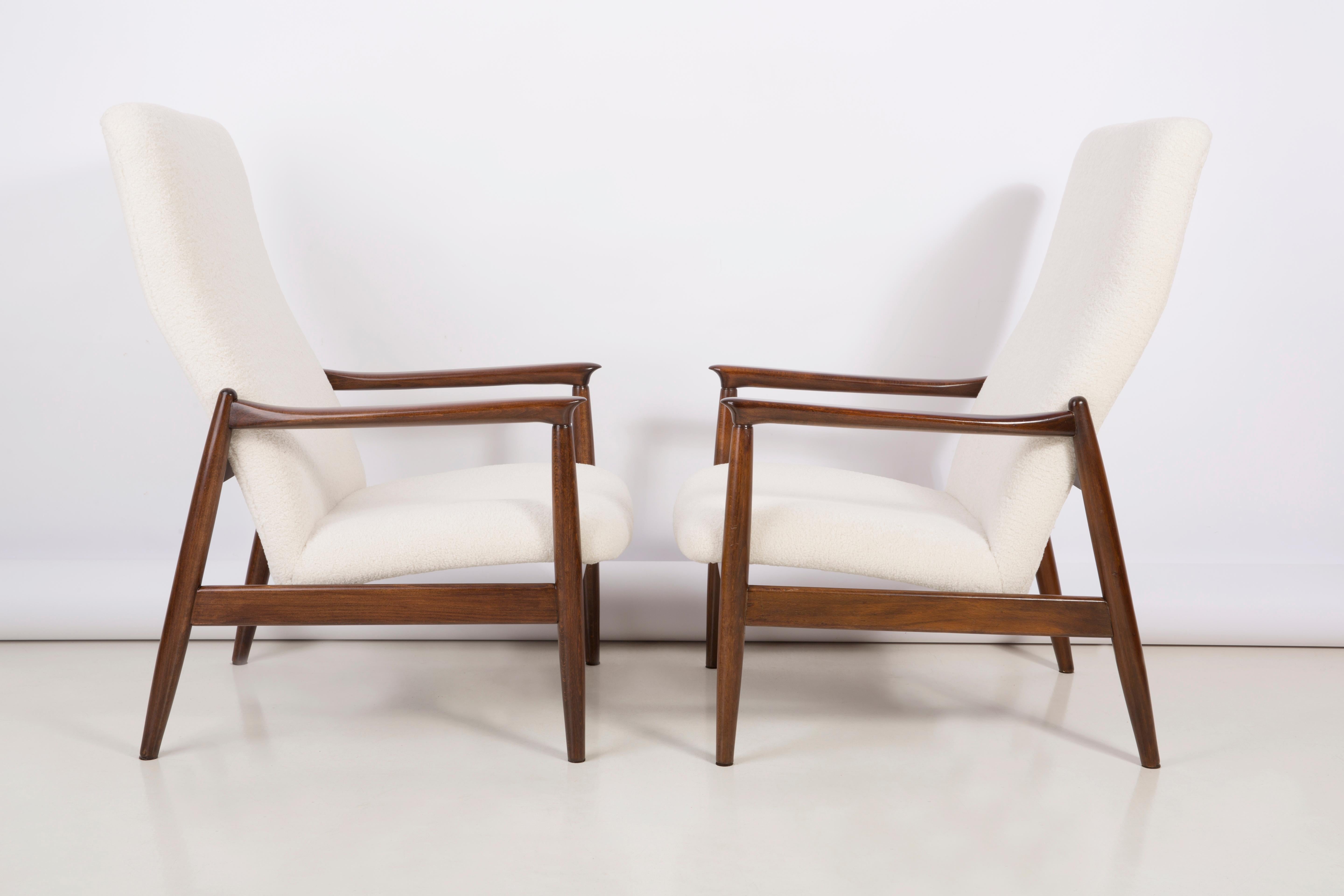 Polish Set of Crème Boucle Armchairs and Stools, Gfm-64 High, Edmund Homa, 1960s For Sale