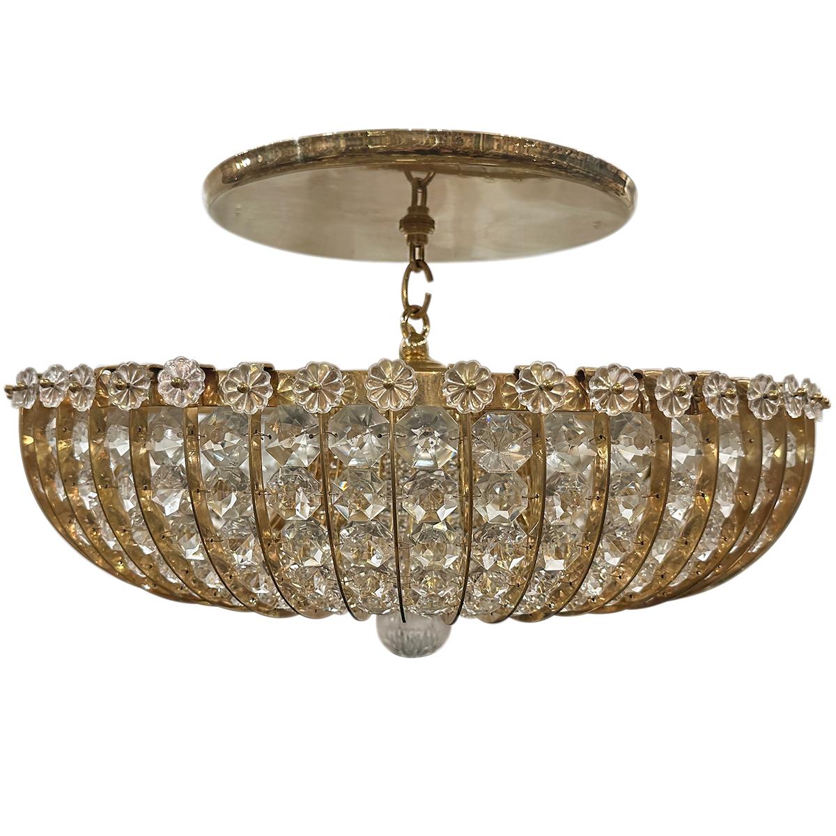 Un set di quattro apparecchi da incasso francesi in metallo dorato e cristallo degli anni '60 circa, otto luci interne a candelabro. Venduto singolarmente.

Misure:
Altezza (caduta): 13