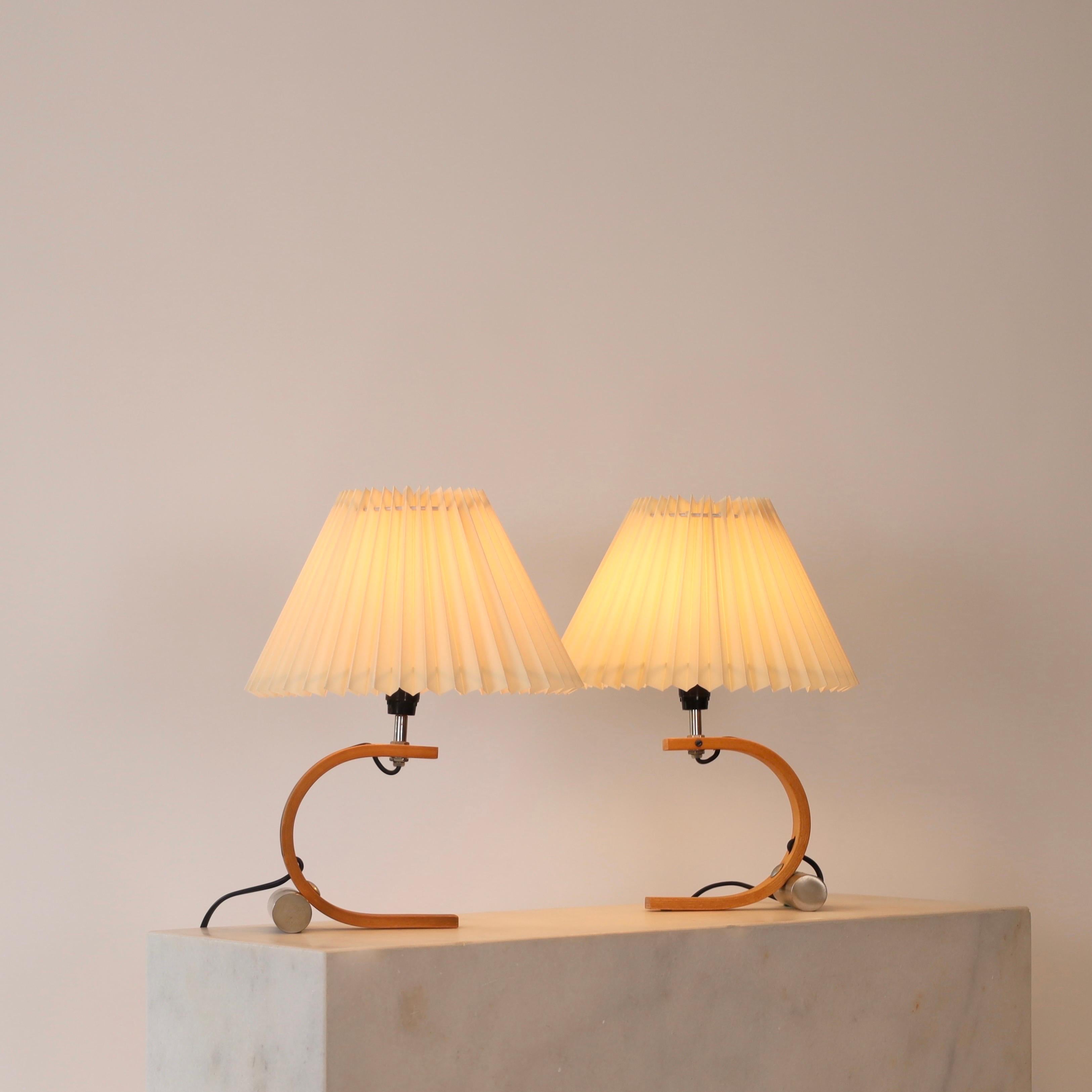 Set geschwungener Tischlampen aus Buchenholz von Caprani, 1970er Jahre, Dänemark (Dänisch) im Angebot