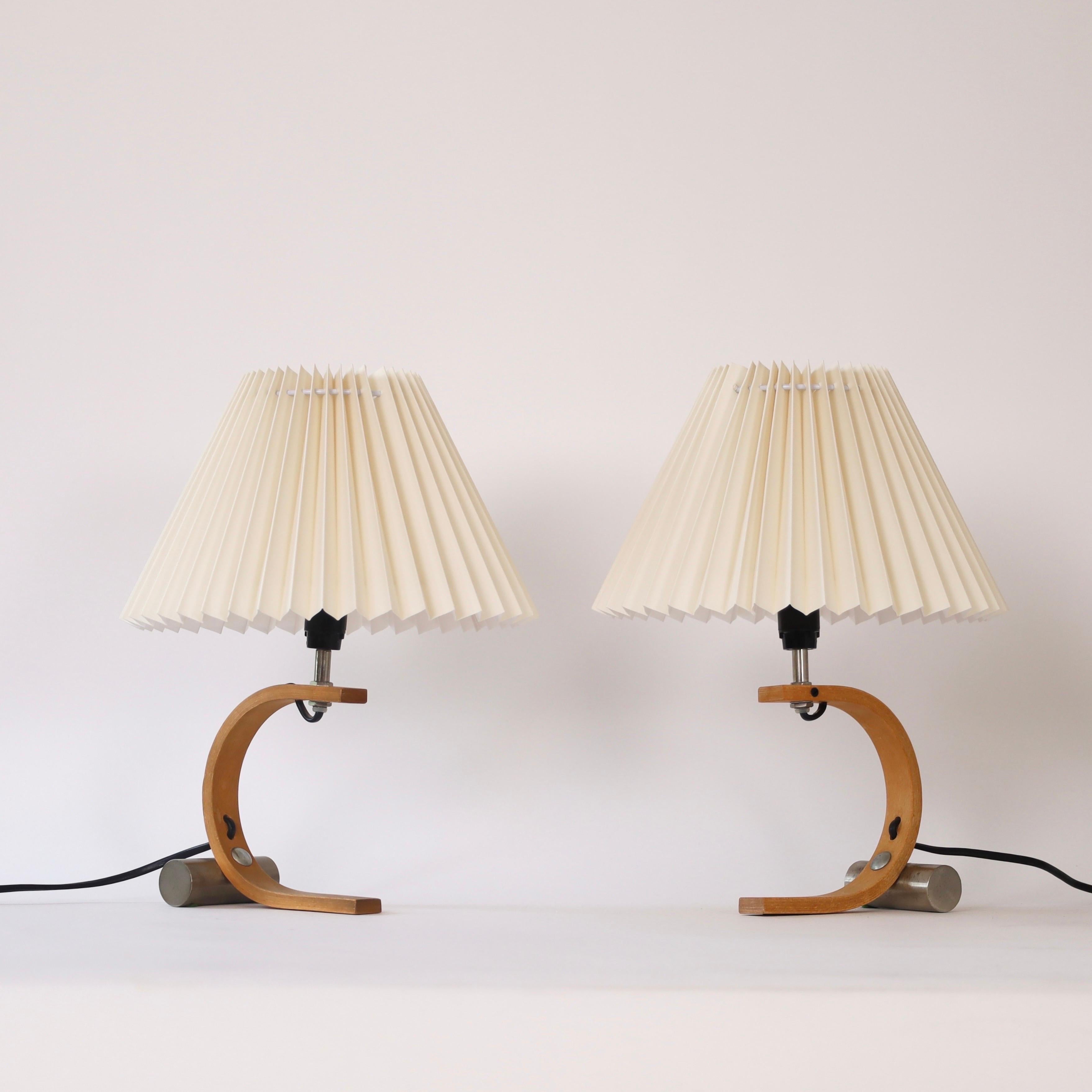 Set geschwungener Tischlampen aus Buchenholz von Caprani, 1970er Jahre, Dänemark im Zustand „Relativ gut“ im Angebot in Værløse, DK