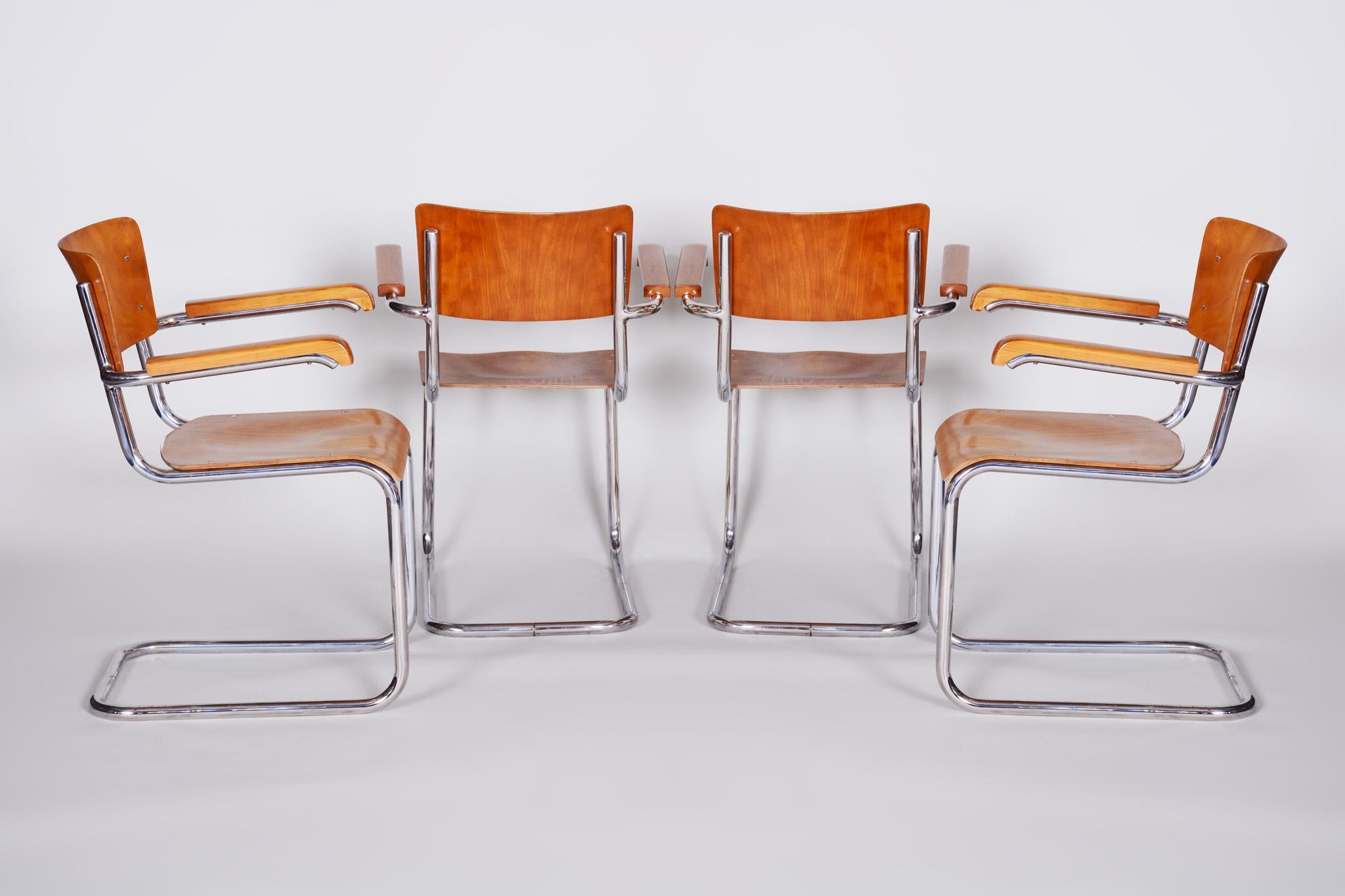 Ensemble de fauteuils Bauhaus en hêtre tchèque, Vichr a Spol., quatre Pieces, Chrome, années 1930 en vente 5