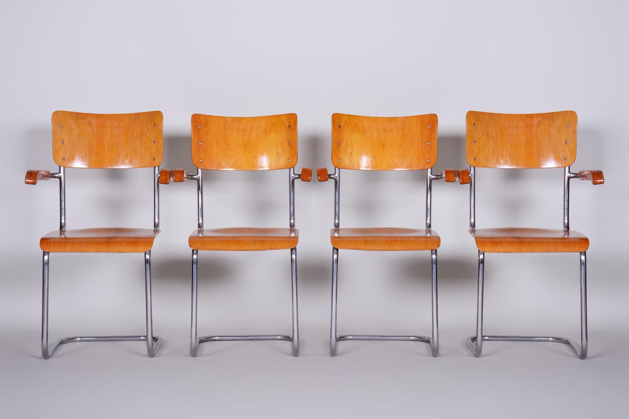 Armchairs - 4 pcs
Style: Bauhaus.
Period: 1930-1939. 
Material: Beech and chrome 
Source: Czechia.





 