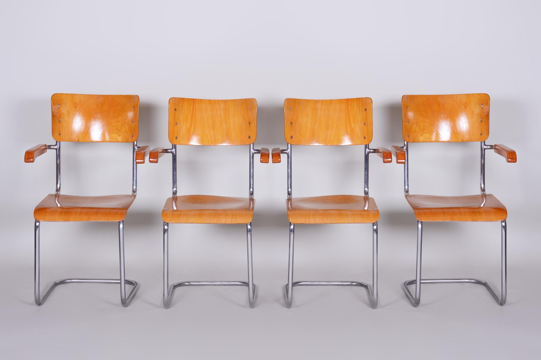 Set of Czech Beech Bauhaus Armchairs, Vichr a Spol., Four Pieces, Chrome, 1930s In Good Condition For Sale In Horomerice, CZ