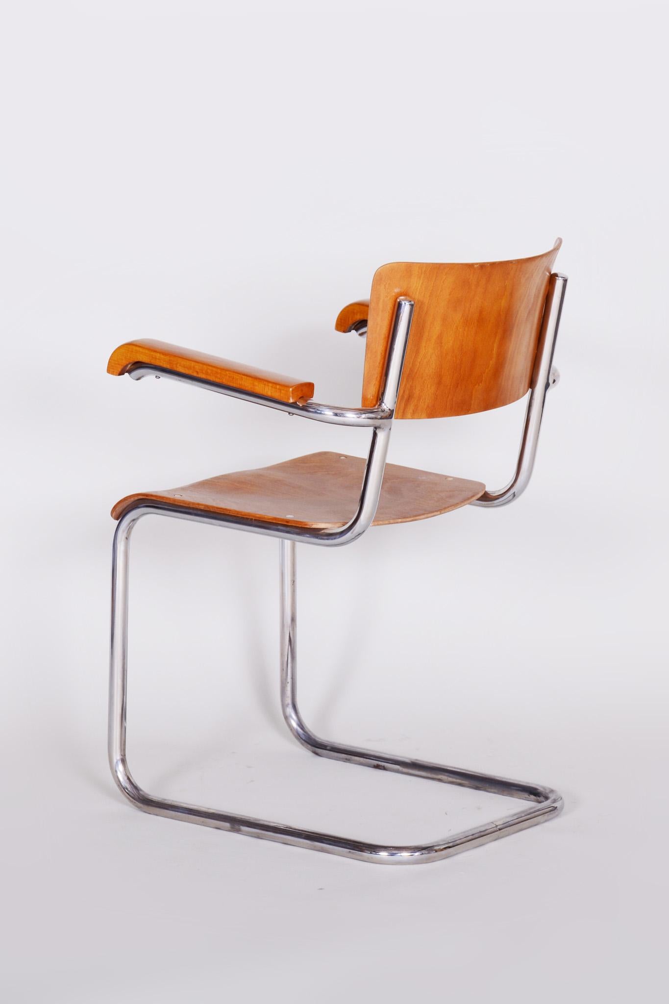 Milieu du XXe siècle Ensemble de fauteuils Bauhaus en hêtre tchèque, Vichr a Spol., quatre Pieces, Chrome, années 1930 en vente