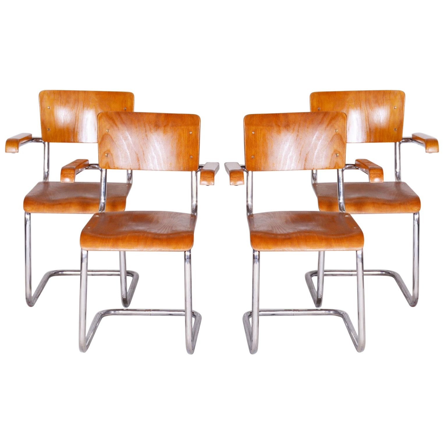 Ensemble de fauteuils Bauhaus en hêtre tchèque, Vichr a Spol., quatre Pieces, Chrome, années 1930