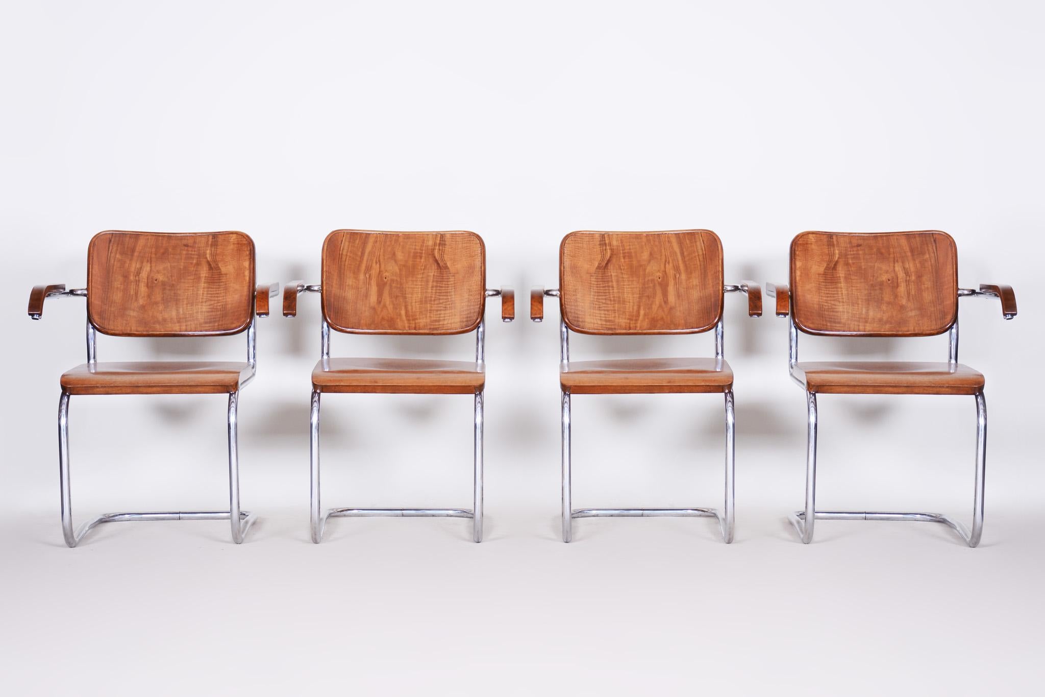 License Thonet according to the design of Marcel Breuer
Well preserved original condition.

Armchairs, 4 pcs
Style: Bauhaus.
Period: 1930-1939.
Material: Walnut and Chrome-plated steel
Source: Czechia.