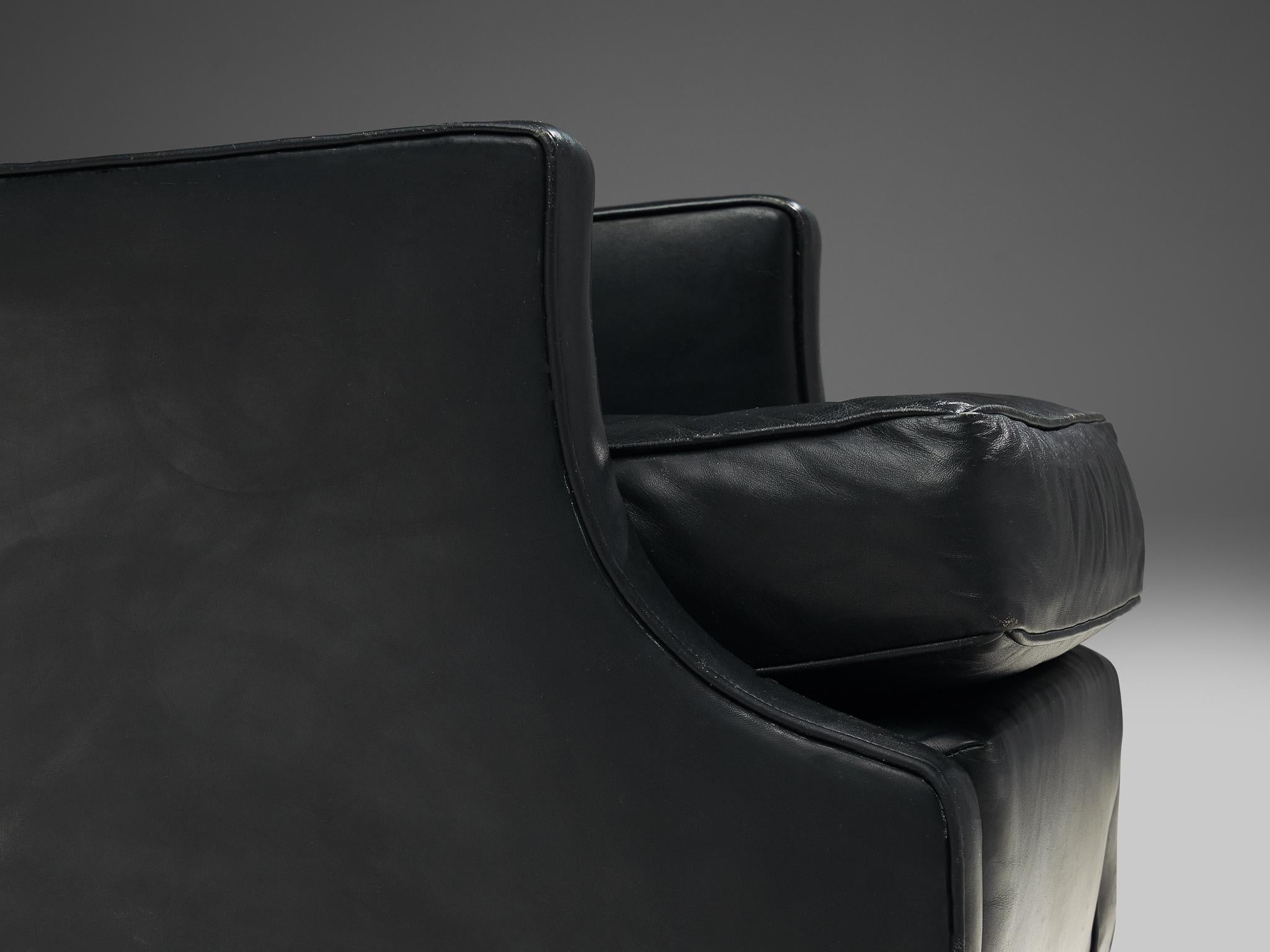 Danish Pair of Lounge Chairs in Black Leather  For Sale 2