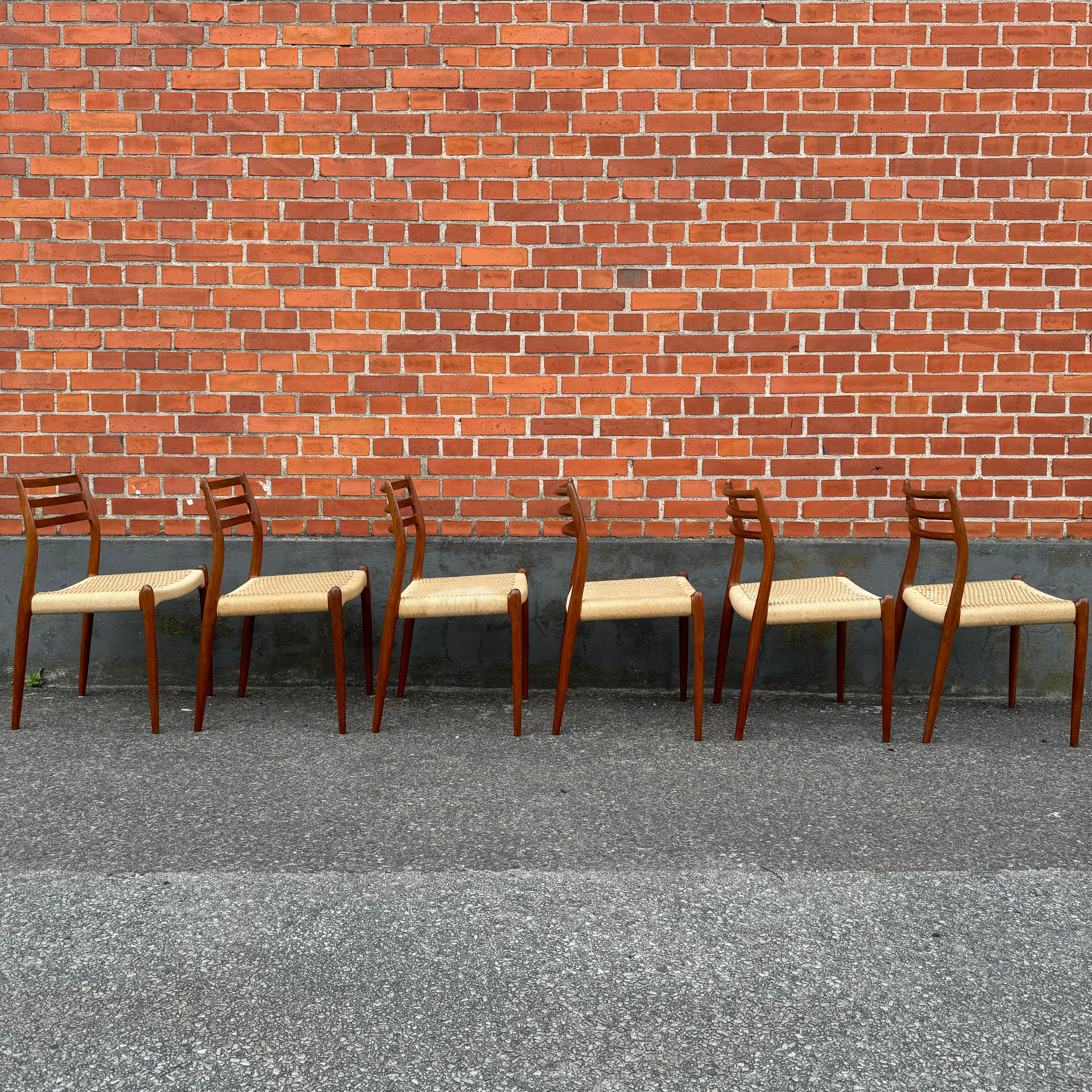 Scandinavo moderno Set di 6 sedie da pranzo danesi di Niels Otto Møller in vendita