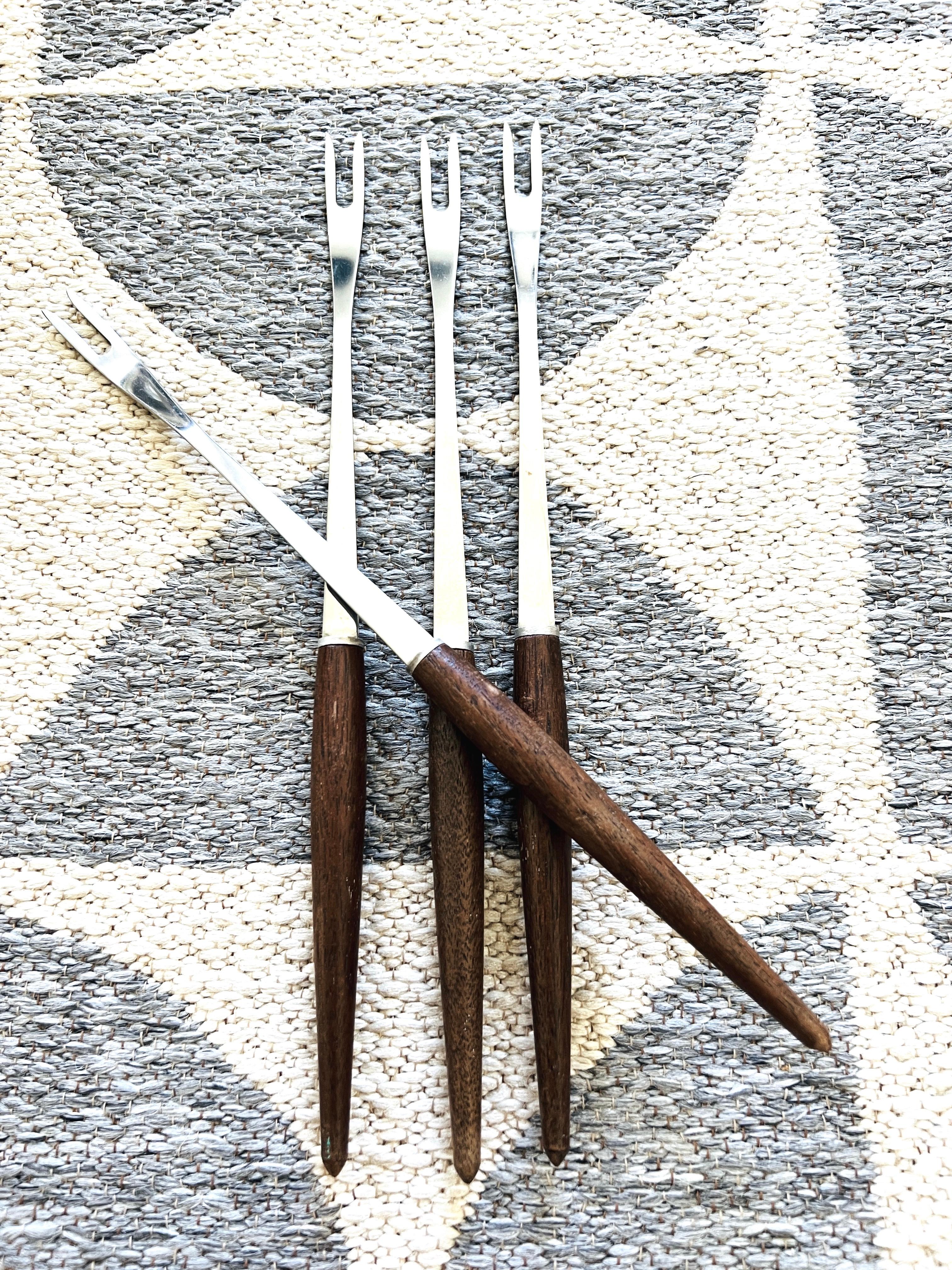 Ensemble de fourchettes à fondue danoises modernes avec manche en bois de teck, c. 1960's  en vente 2