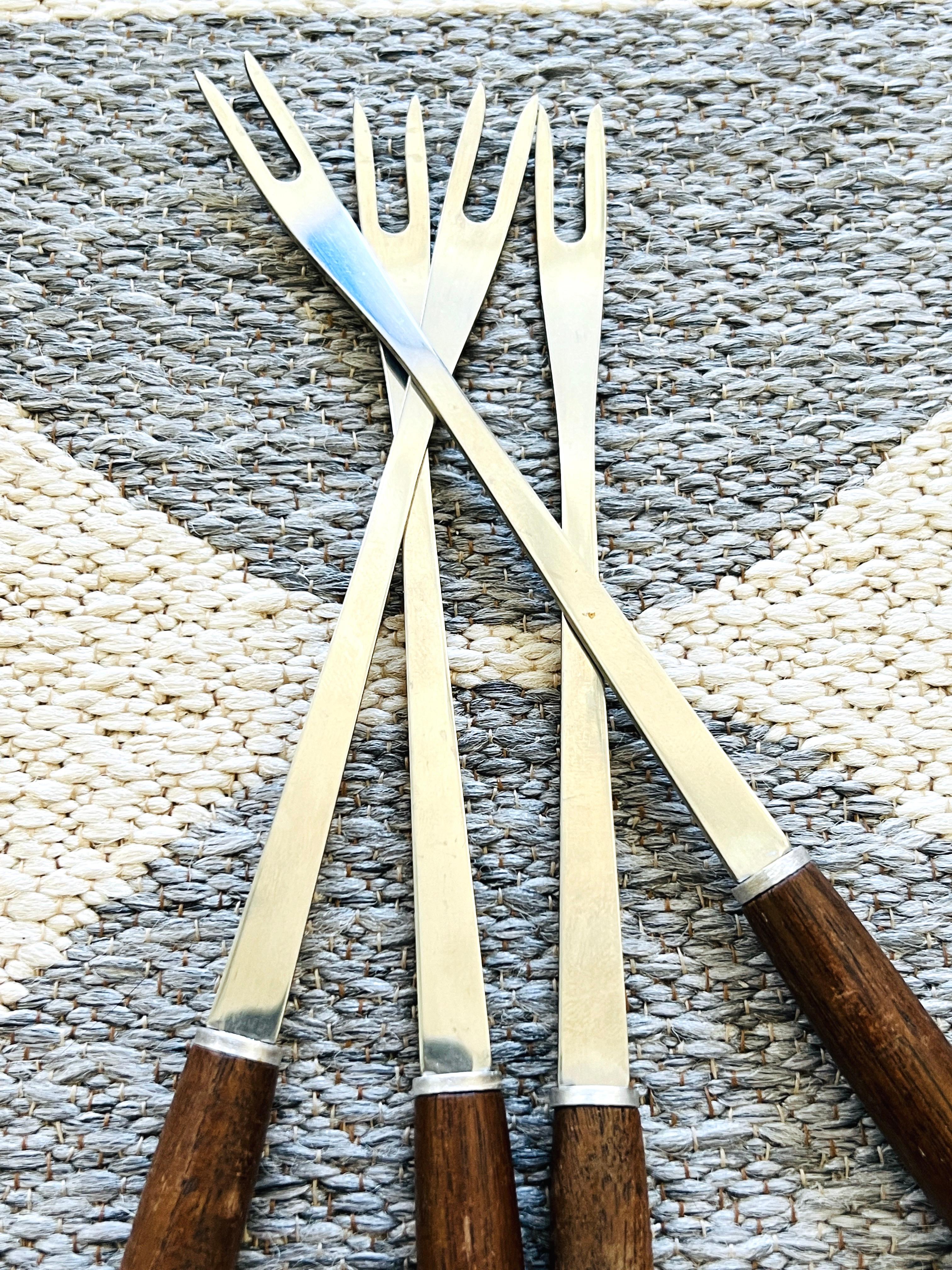 Ensemble de fourchettes à fondue danoises modernes avec manche en bois de teck, c. 1960's  en vente 4