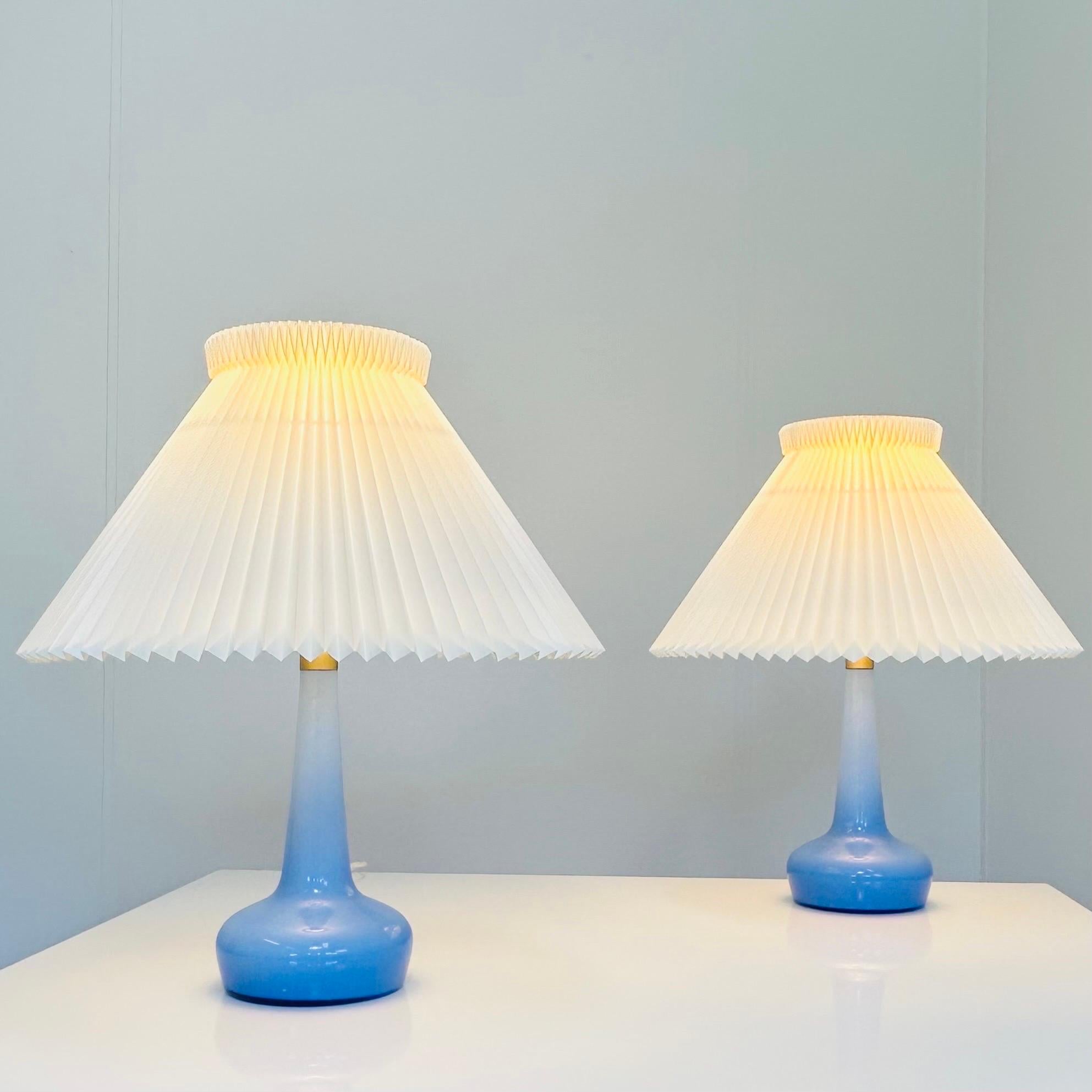 Set moderner dänischer Le Klint-Glas-Tischlampen, Dänemark (Moderne) im Angebot