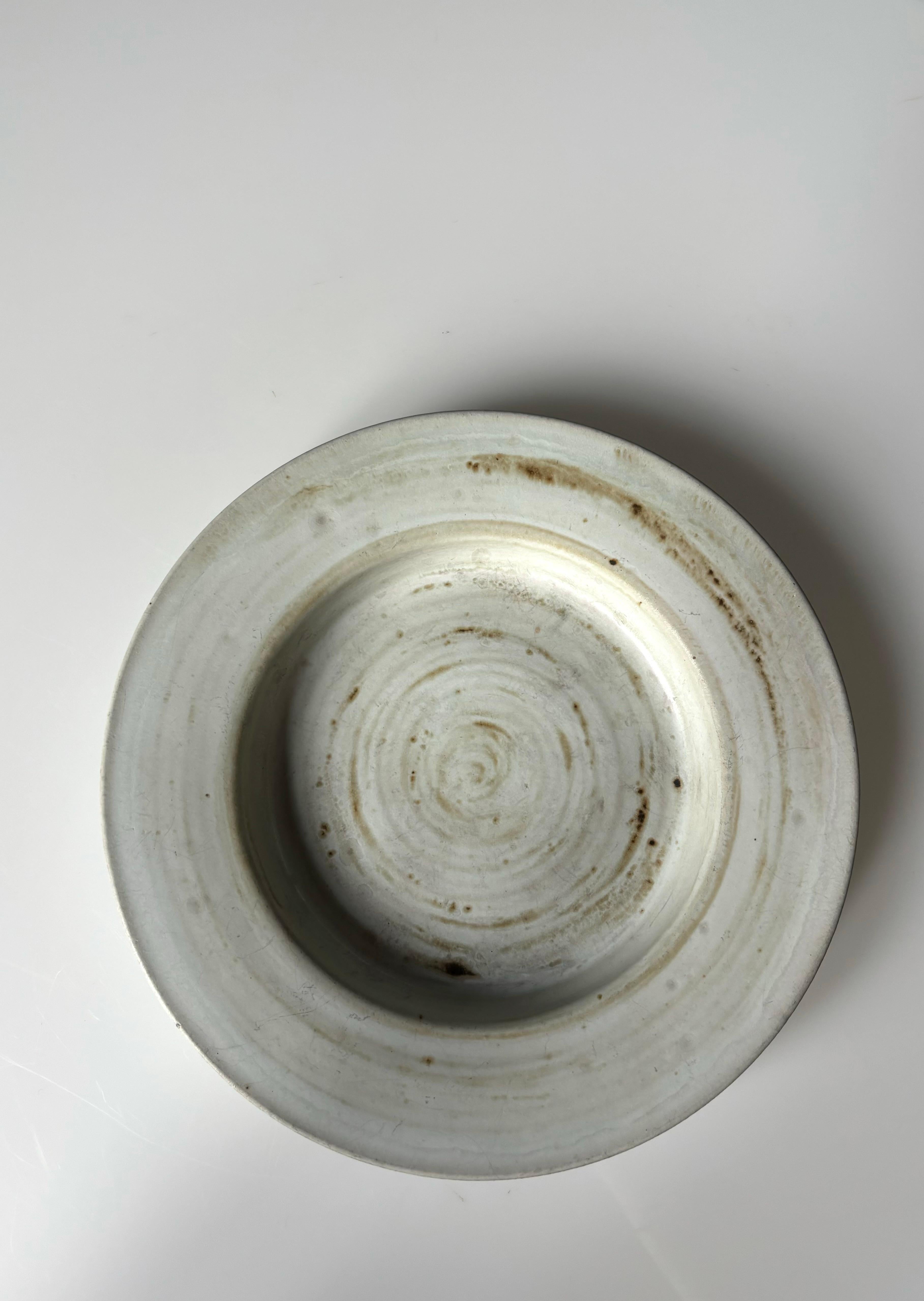 Smaltato Set di vasi e piatti danesi in ceramica bianca, anni '70 in vendita
