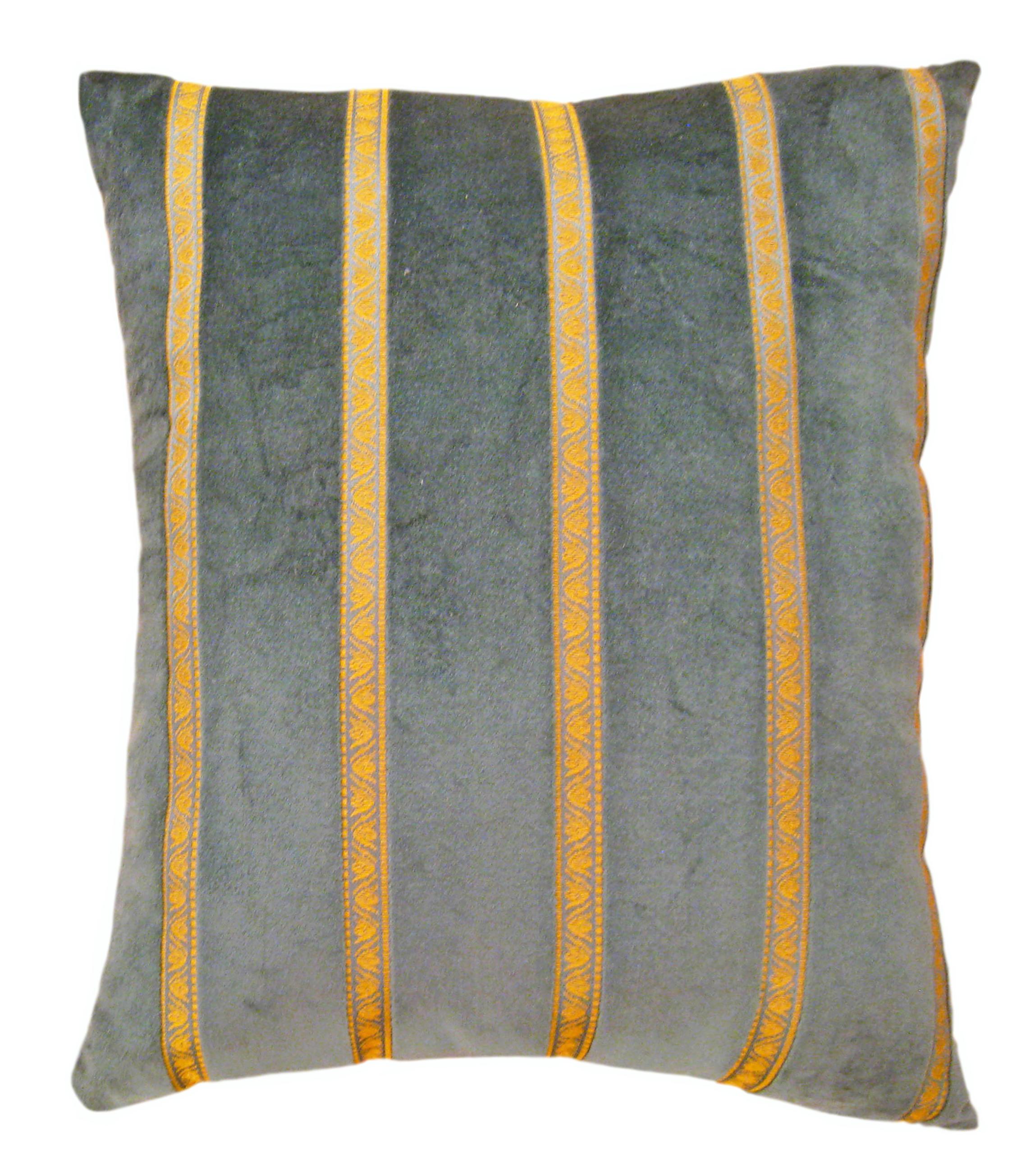 Set of Decorative Vintage Green Velvet Pillows with Art Deco Design For Sale 5