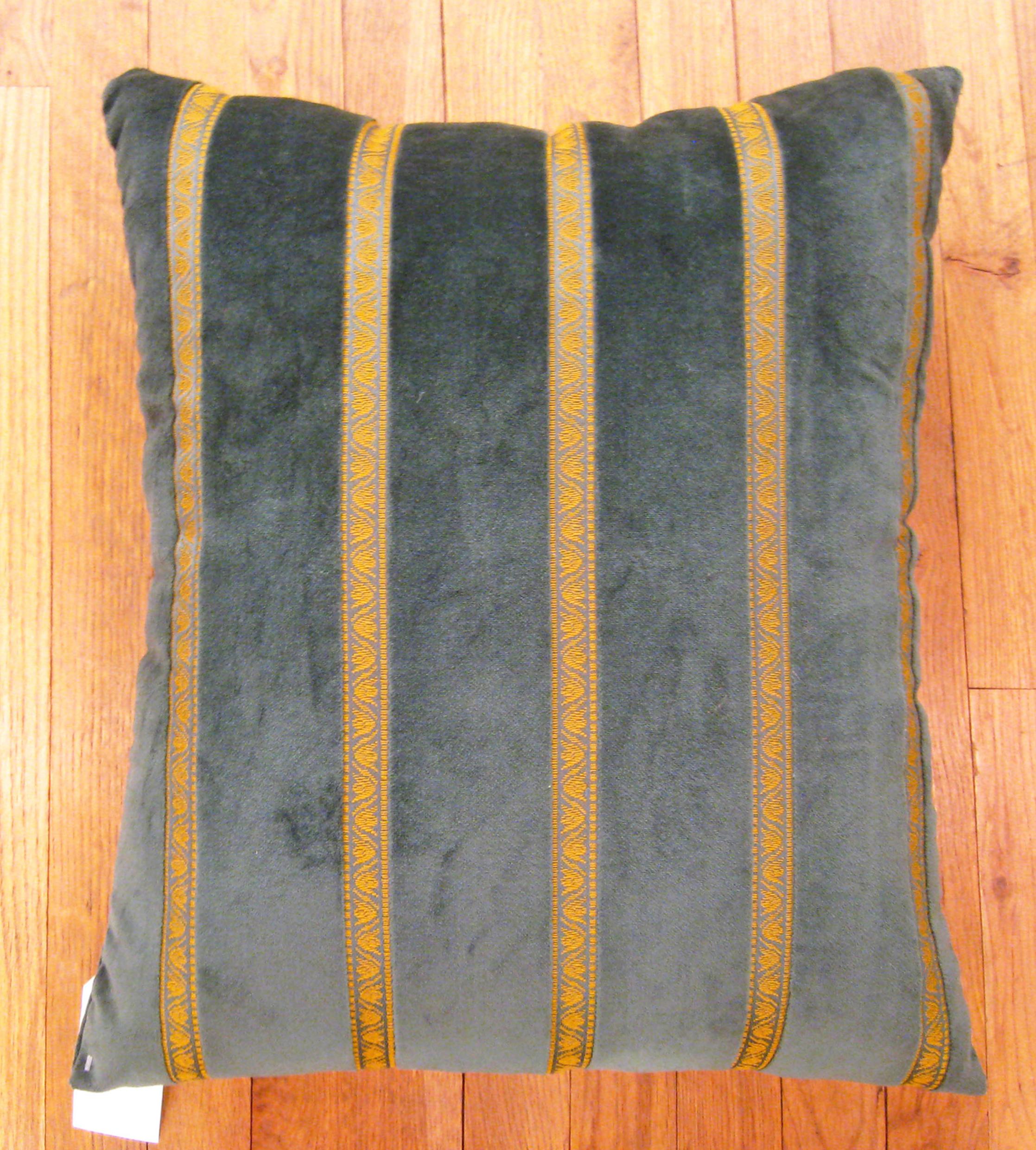Set of Decorative Vintage Green Velvet Pillows with Art Deco Design For Sale 6