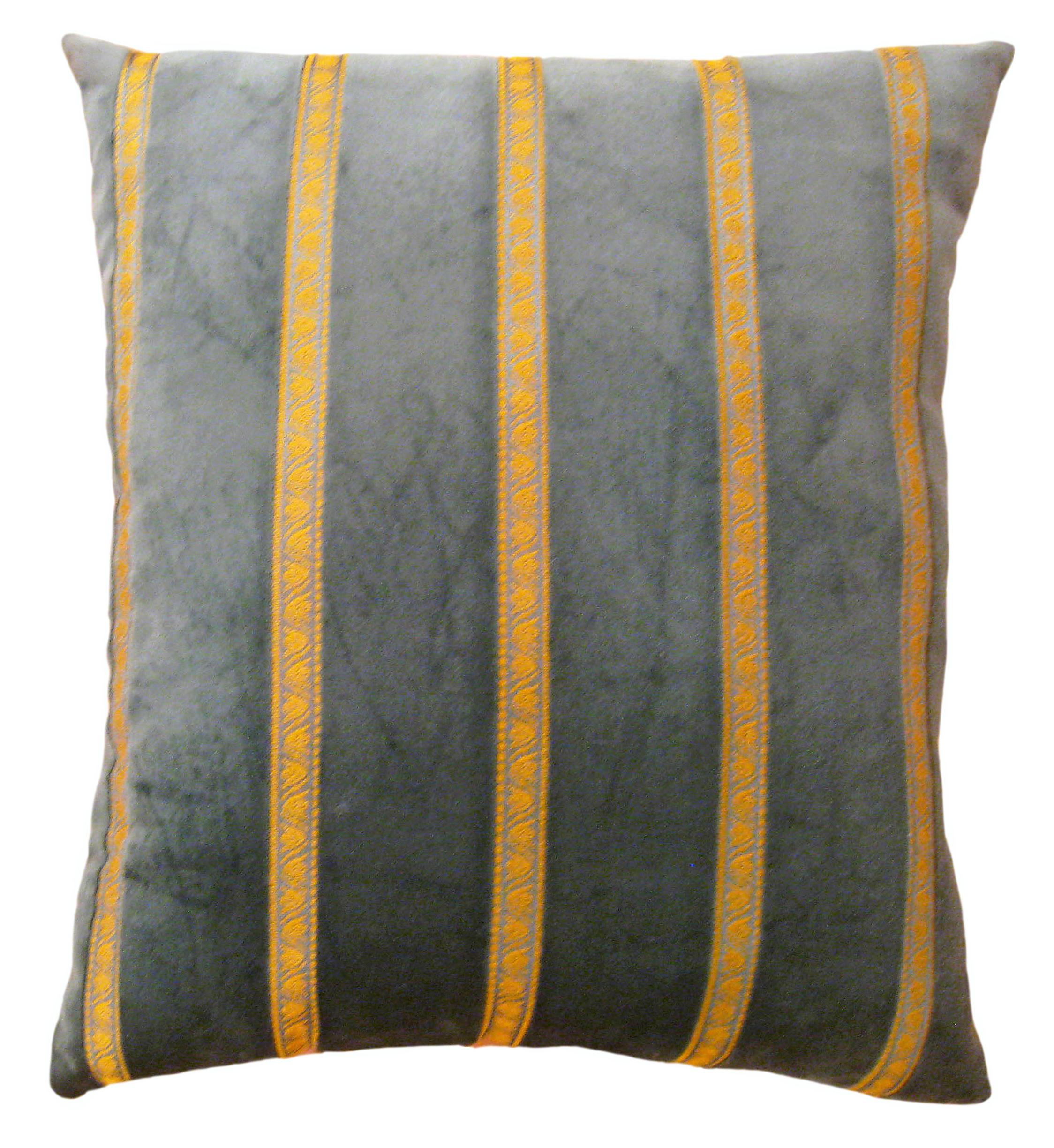 Set of Decorative Vintage Green Velvet Pillows with Art Deco Design For Sale 8