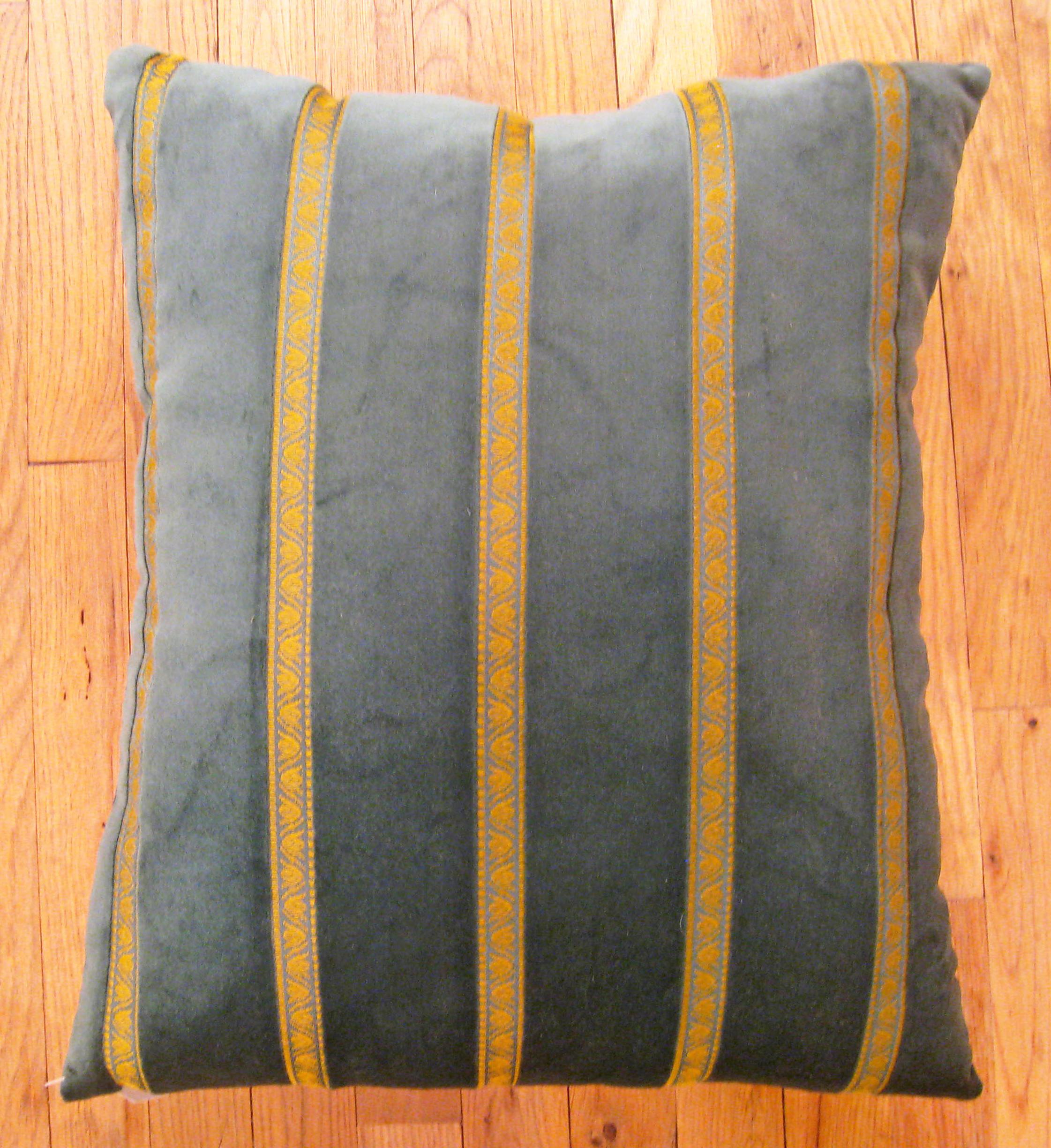 Set of Decorative Vintage Green Velvet Pillows with Art Deco Design For Sale 9
