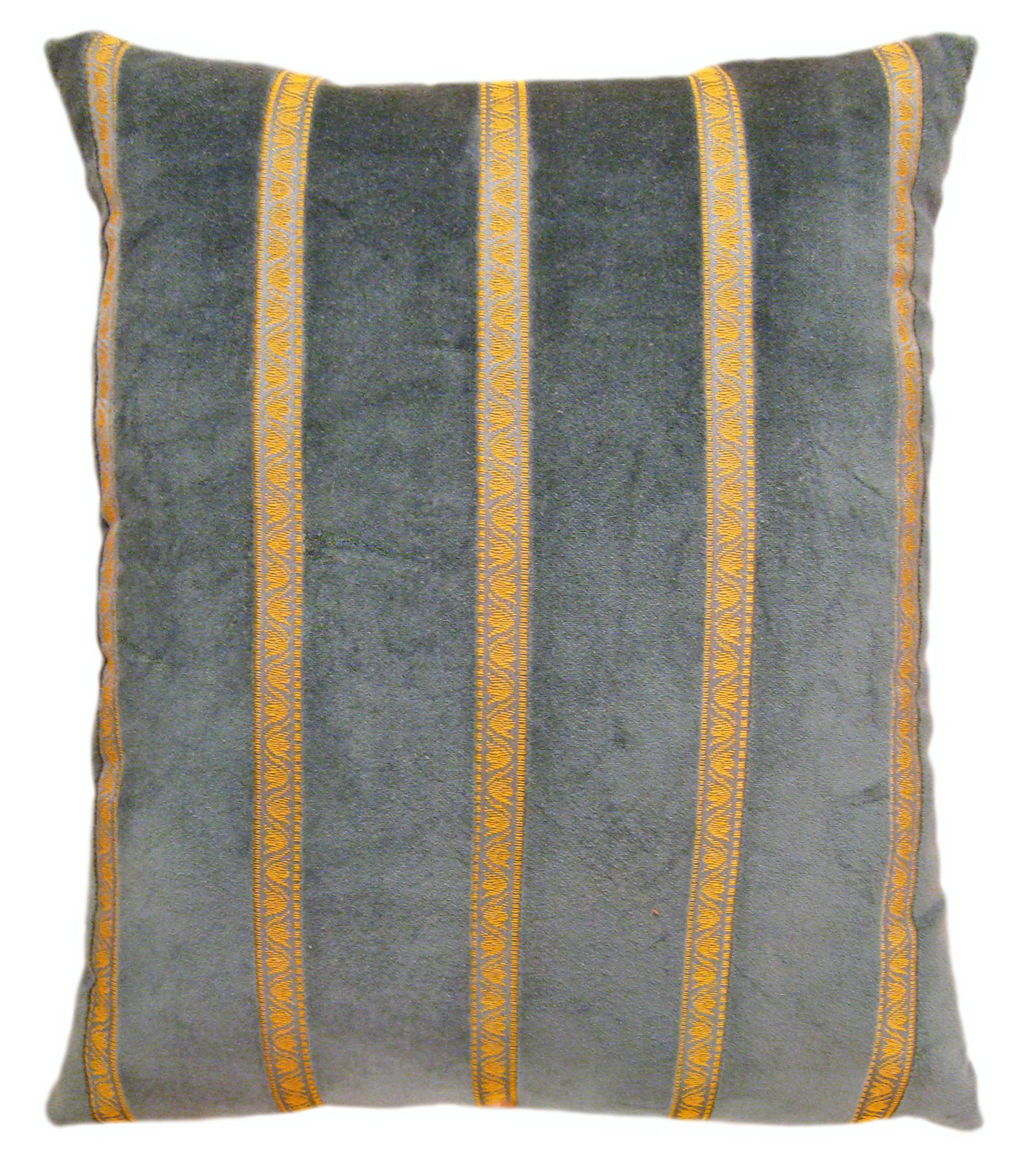 Mid-20th Century Set of Decorative Vintage Green Velvet Pillows with Art Deco Design For Sale