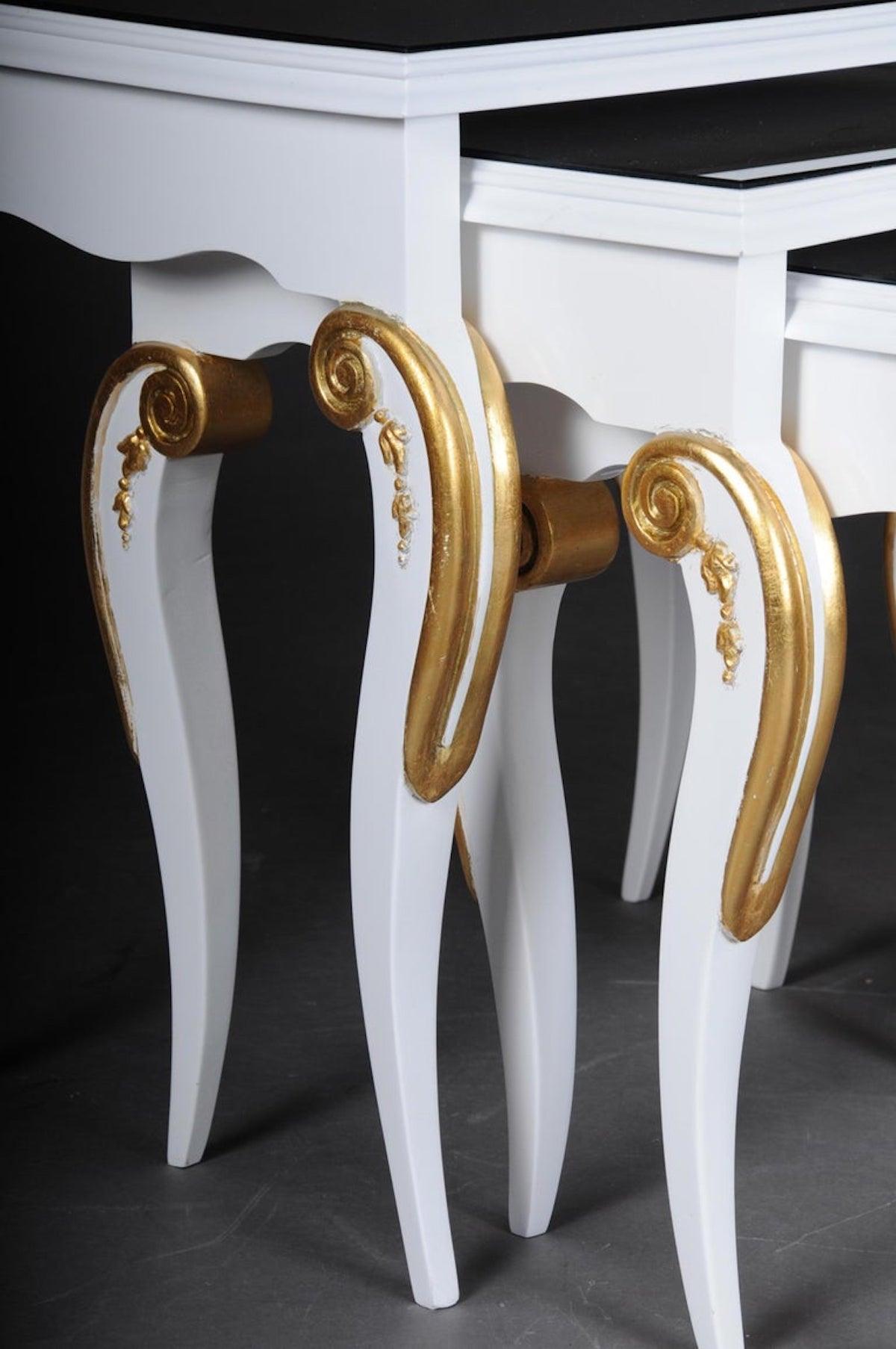Ensemble de 4 tables d'appoint de style Empire en vente 2