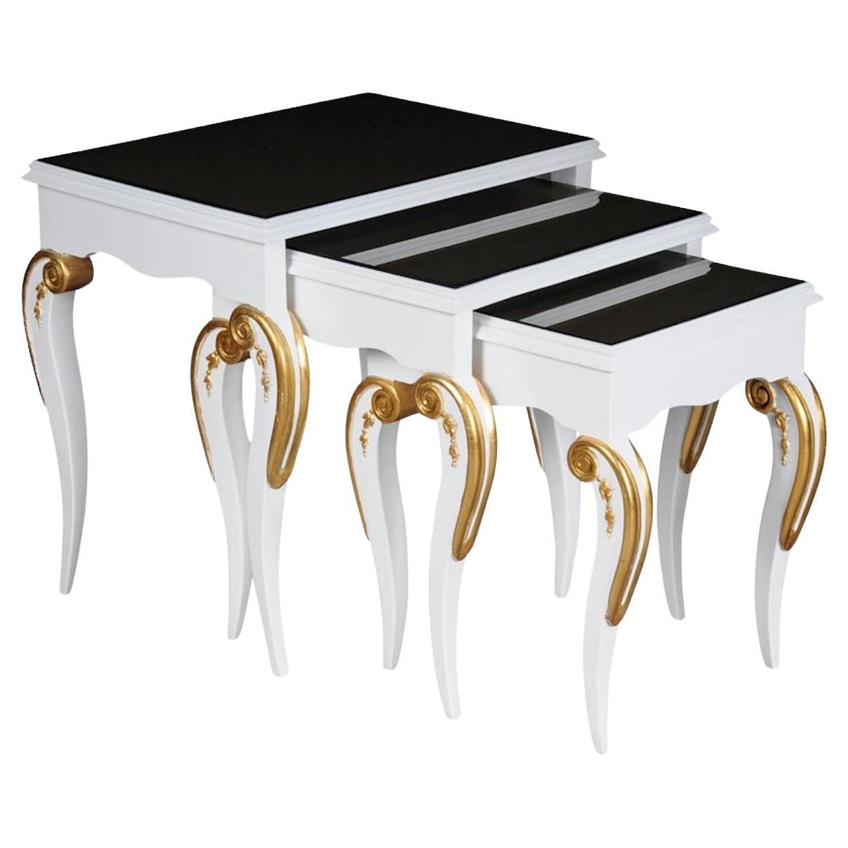 Ensemble de 4 tables d'appoint de style Empire en vente
