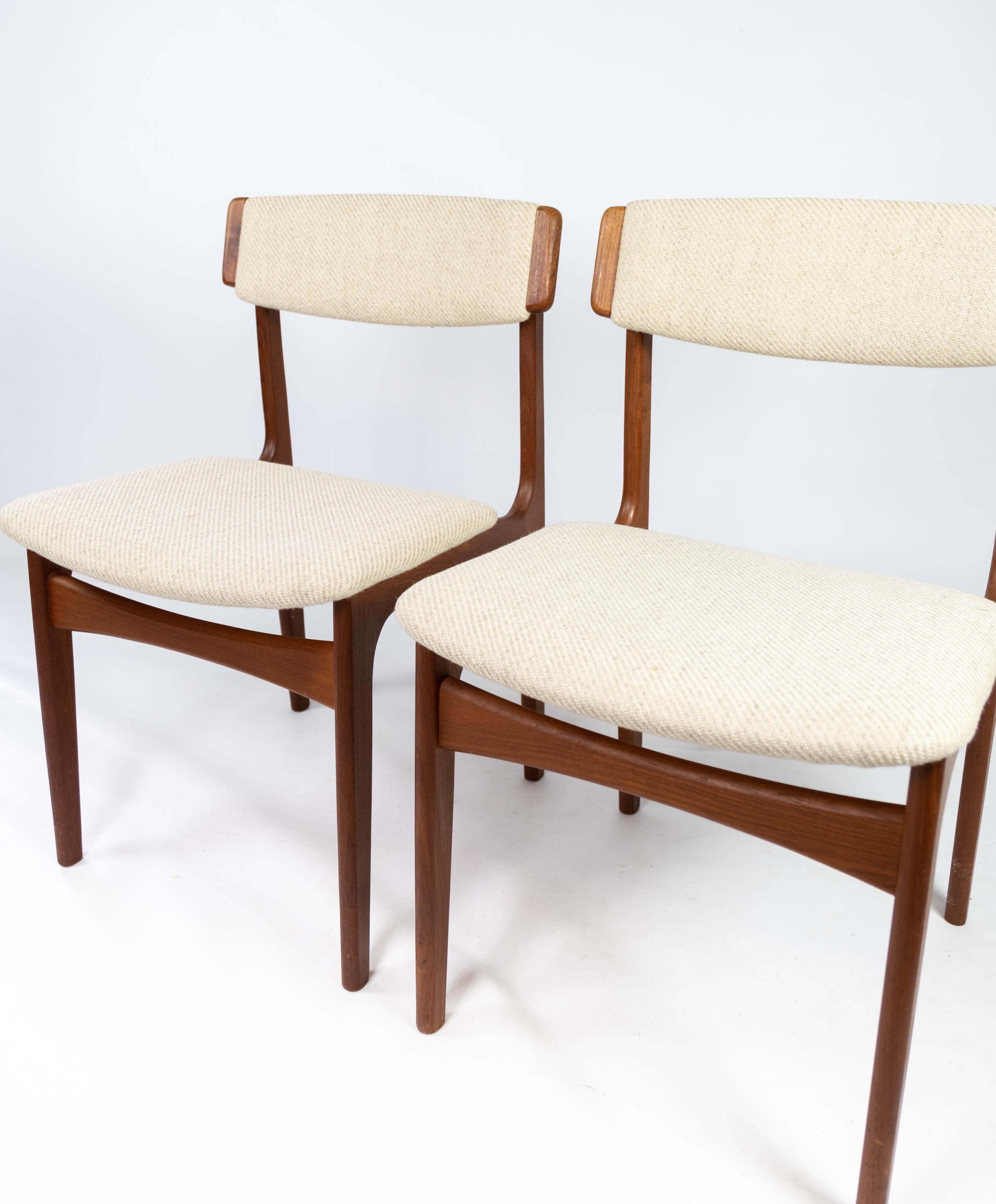 Set of dining room chairs in teak and upholstered with light fabric, designed by Erik Buch from the 1960s. The chairs are in great vintage condition.
 