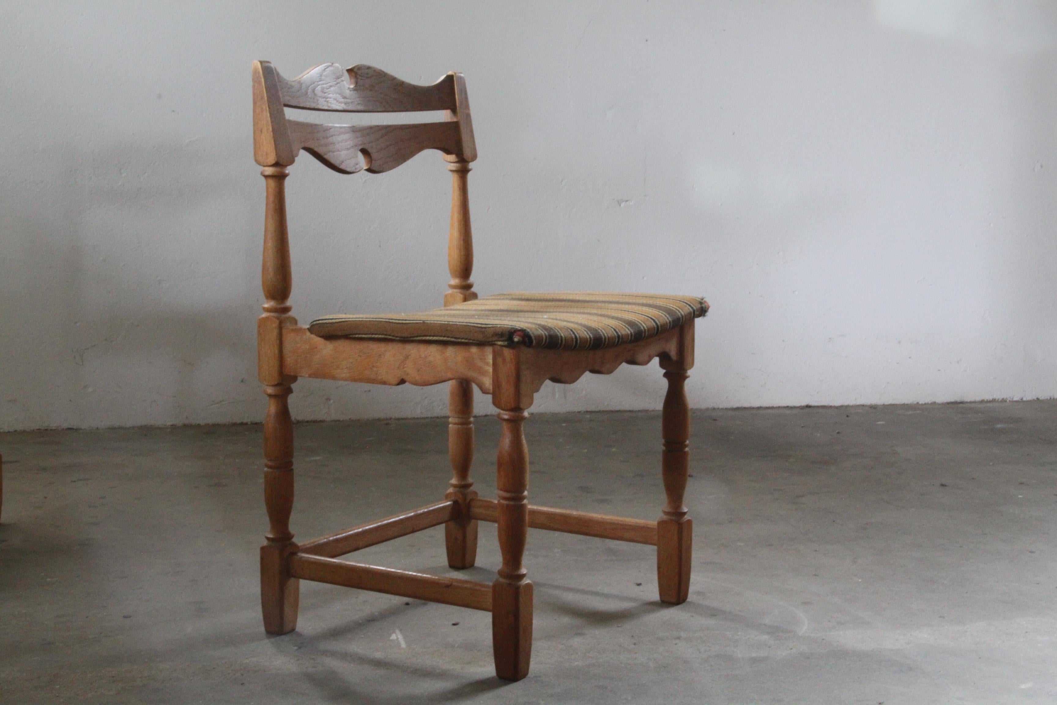 Danois Ensemble de chaises de salle à manger à la manière de Henning Kjærnulf en vente