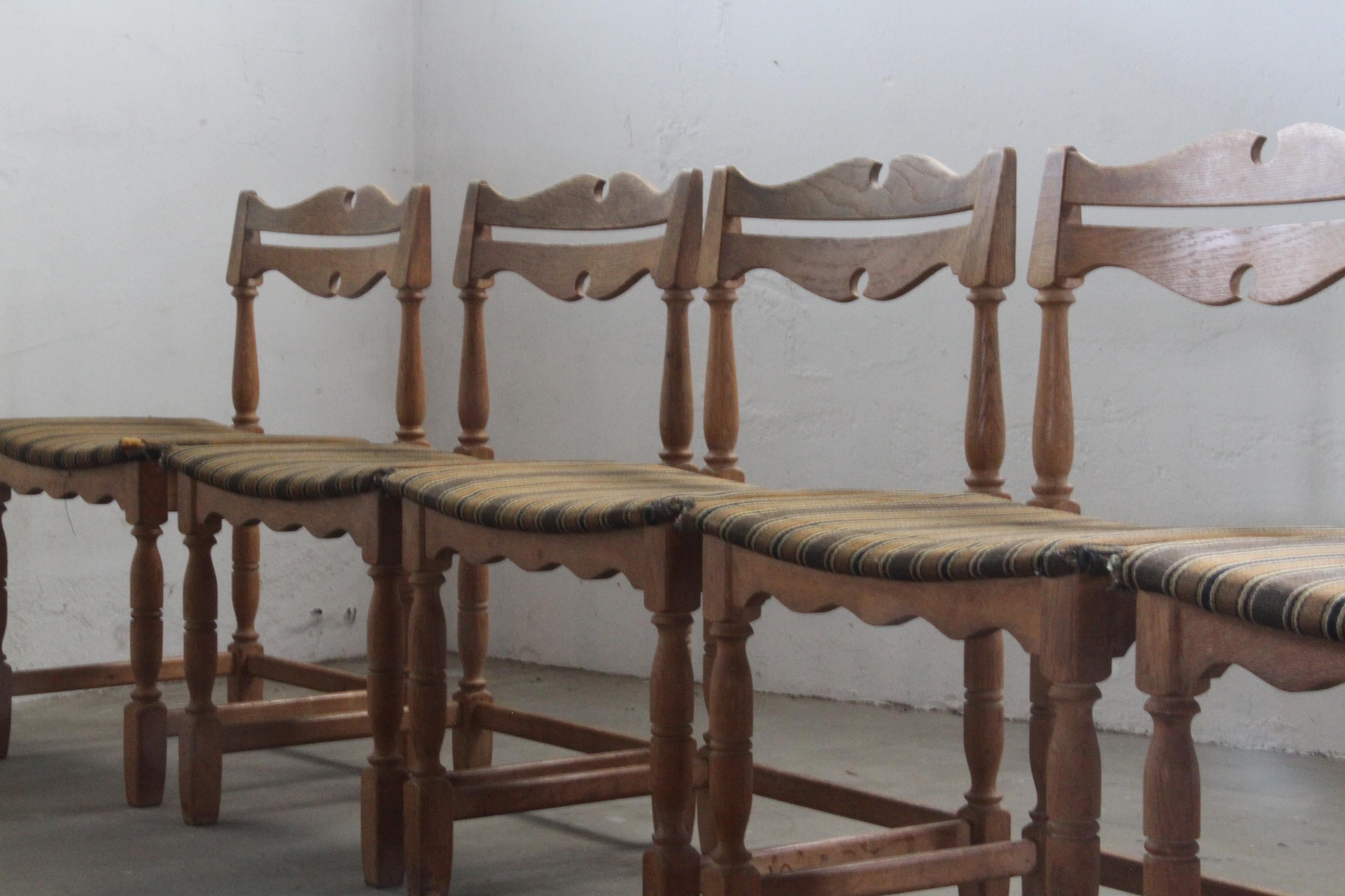 Milieu du XXe siècle Ensemble de chaises de salle à manger à la manière de Henning Kjærnulf en vente