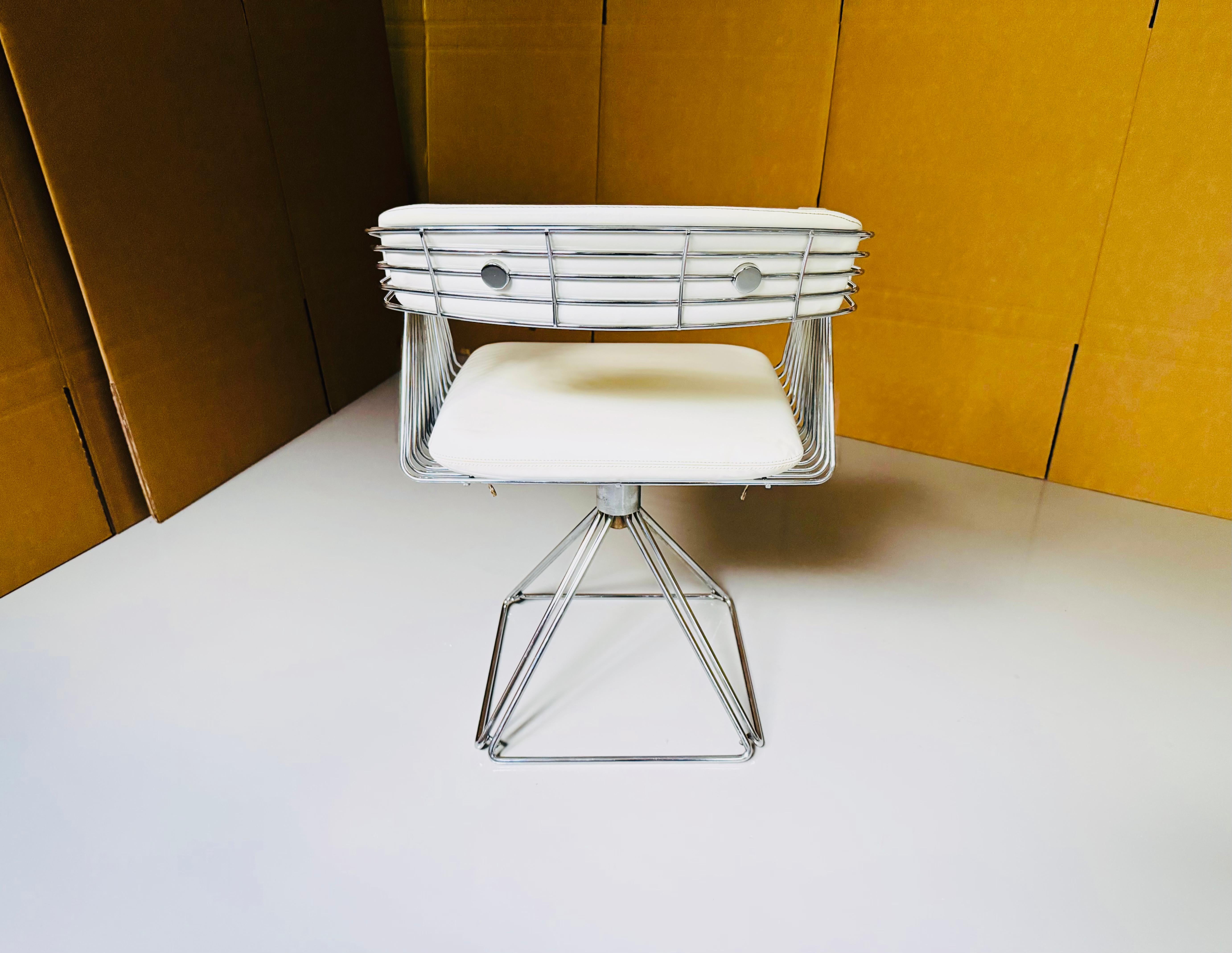 Set of Dining Table with 5 Swivel Wire Chairs by Rudi Verelst for Novalux For Sale 5