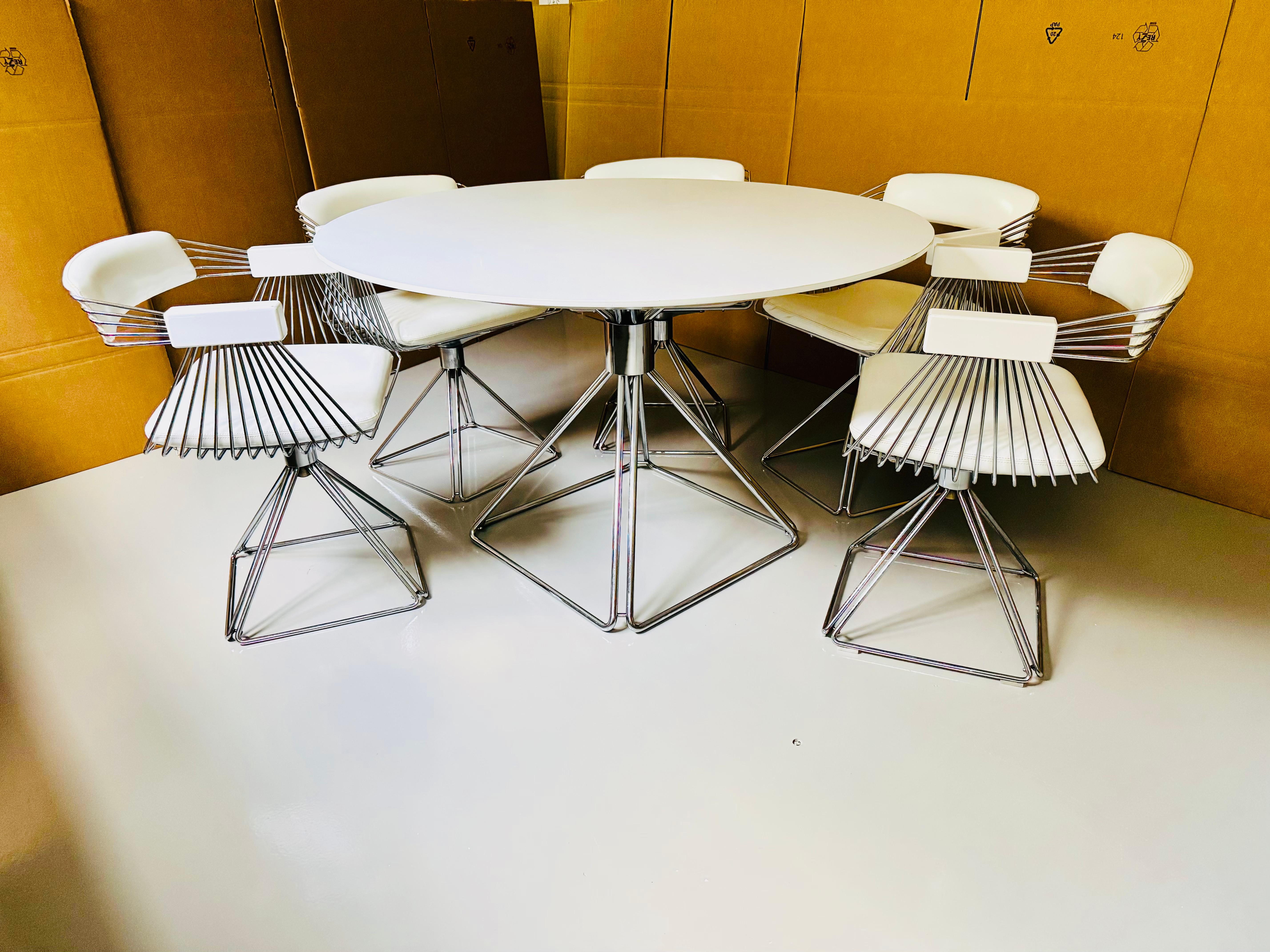 Mid-Century Modern Set of Dining Table with 5 Swivel Wire Chairs by Rudi Verelst for Novalux For Sale