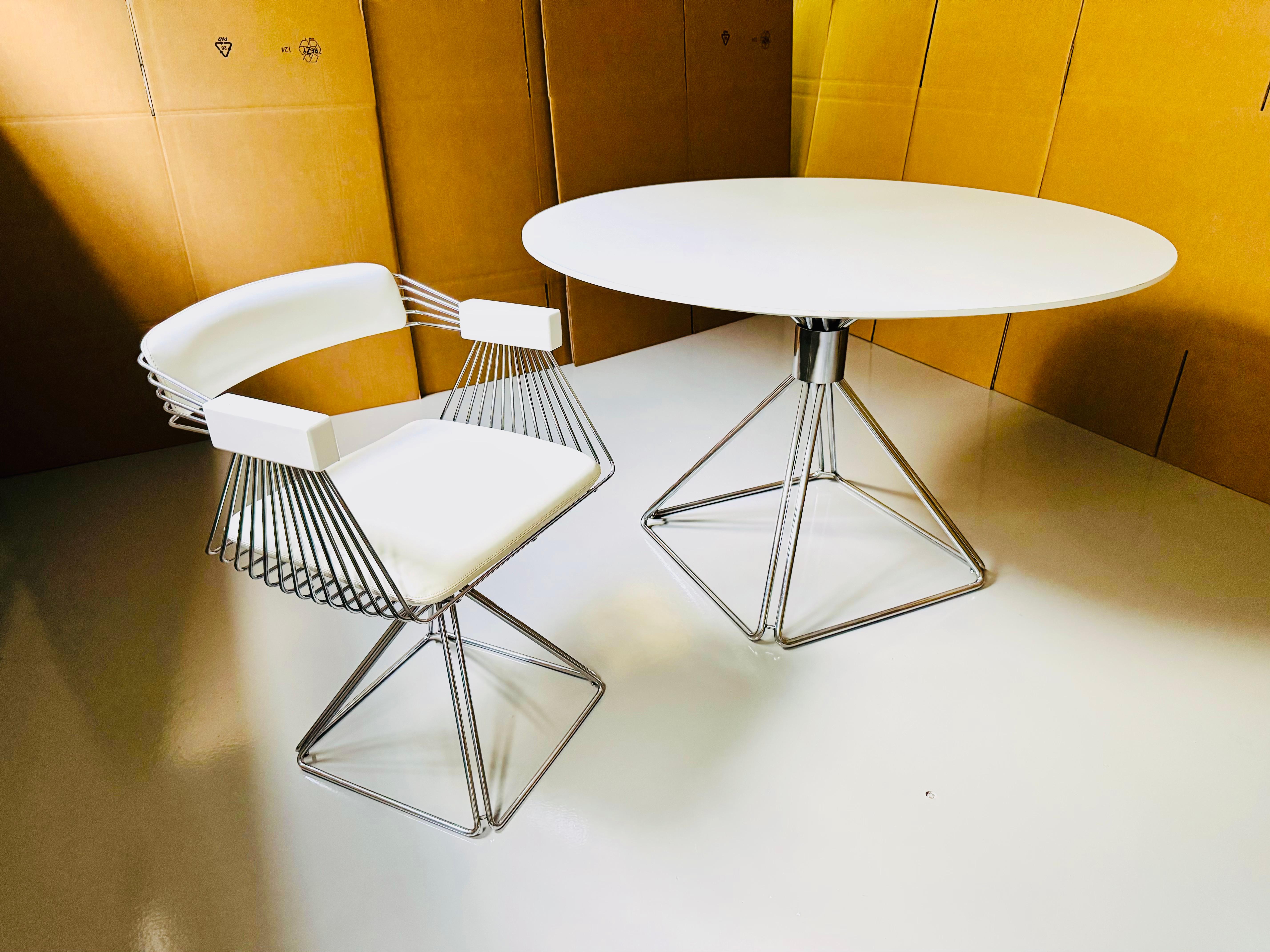 Set of Dining Table with 5 Swivel Wire Chairs by Rudi Verelst for Novalux In Good Condition For Sale In München, DE