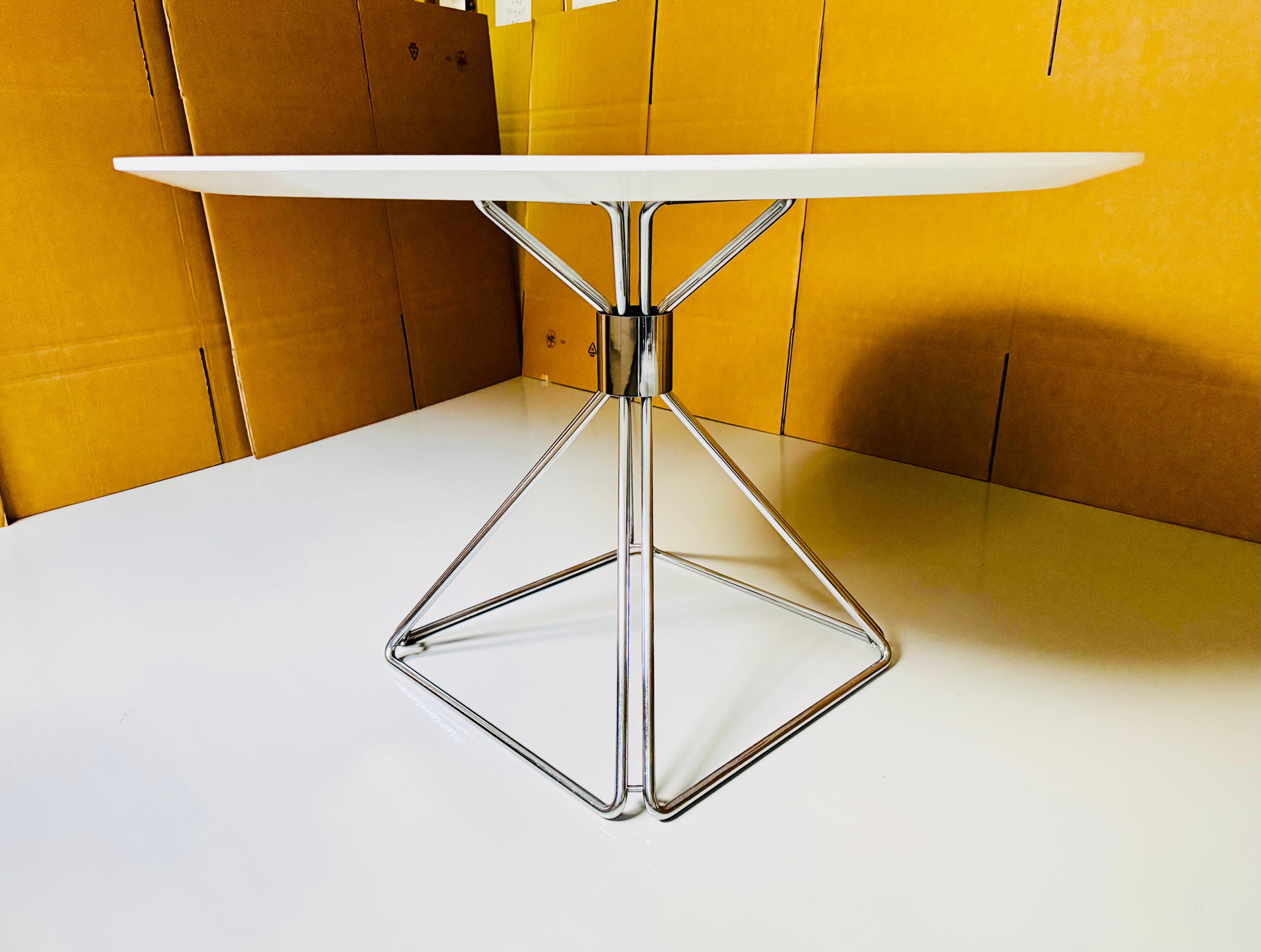 Metal Set of Dining Table with 5 Swivel Wire Chairs by Rudi Verelst for Novalux For Sale