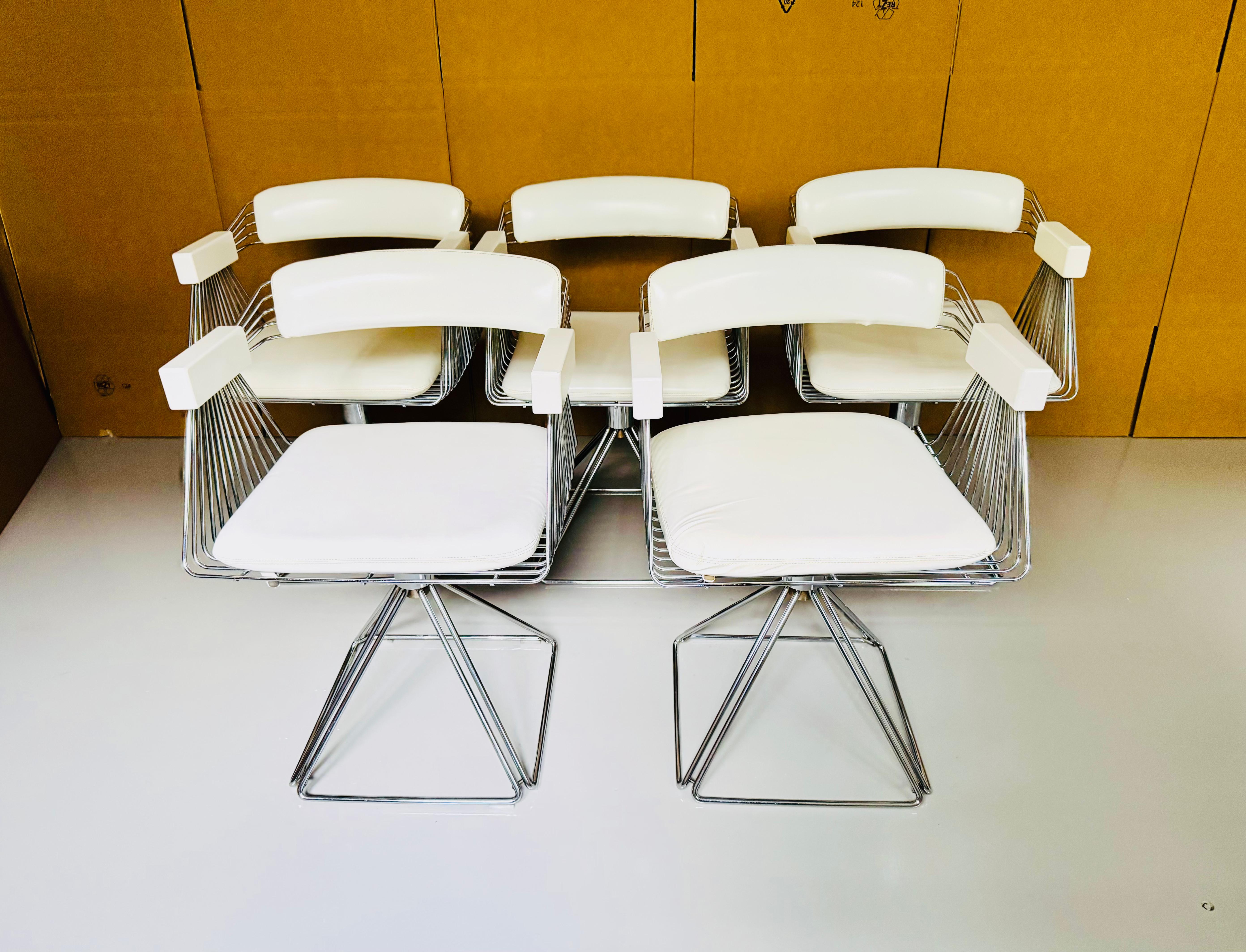 Set of Dining Table with 5 Swivel Wire Chairs by Rudi Verelst for Novalux For Sale 2