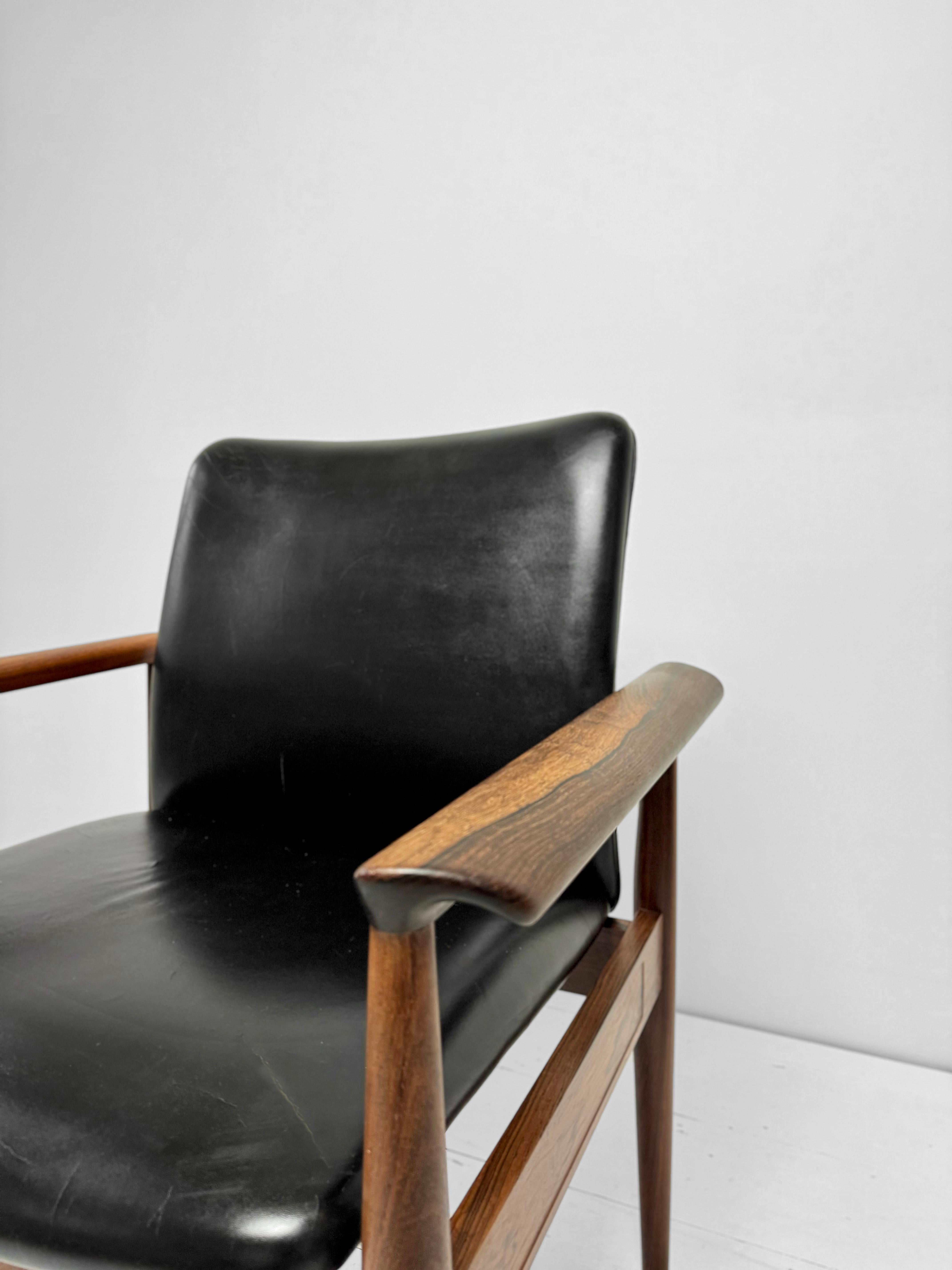 Ensemble de fauteuils Diplomat en bois de rose et cuir par Finn Juhl, Danemark c.I.C. en vente 2