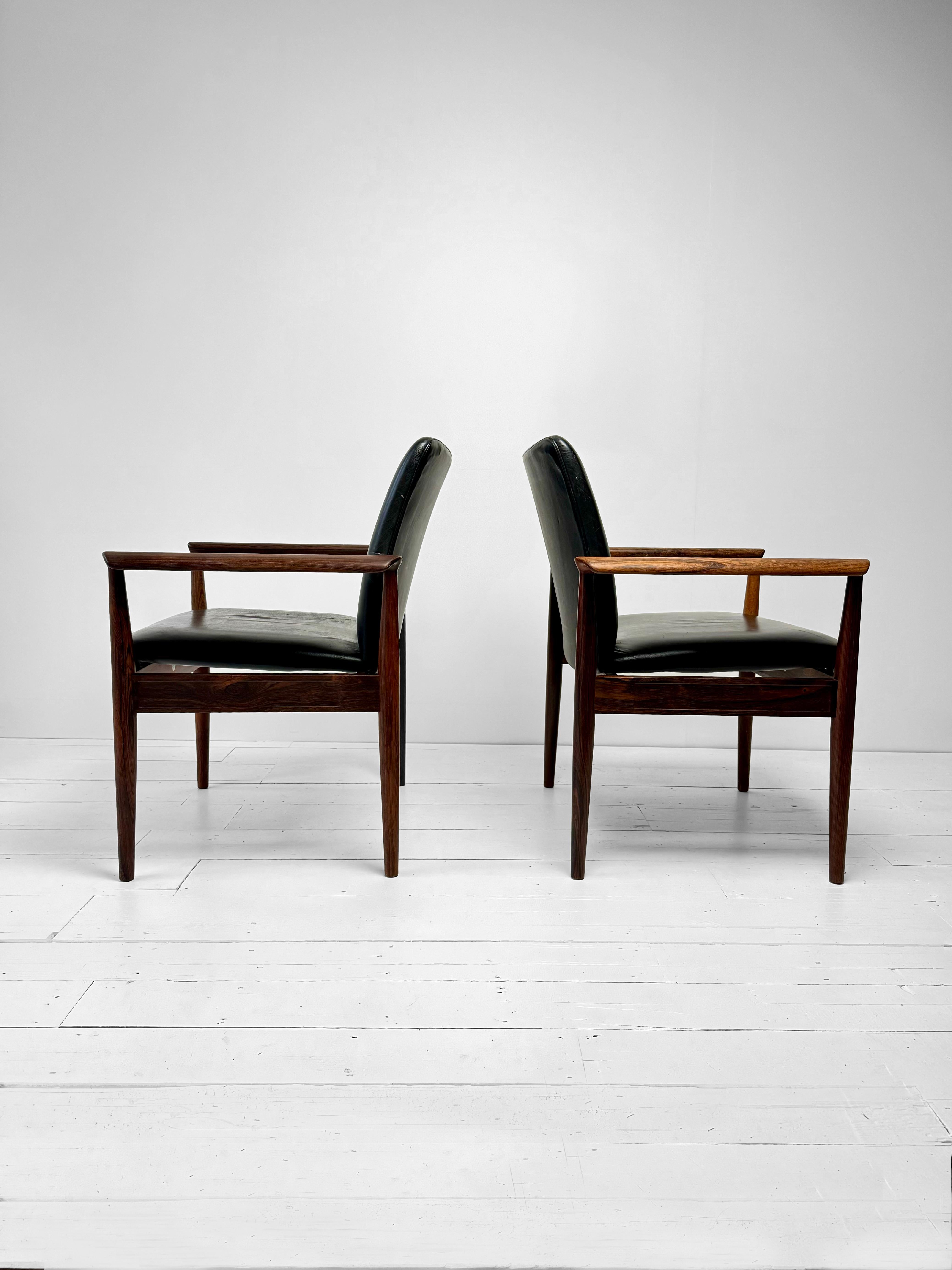 Danois Ensemble de fauteuils Diplomat en bois de rose et cuir par Finn Juhl, Danemark c.I.C. en vente