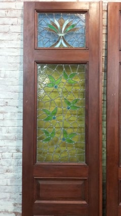 Ensemble de portes avec vitrail